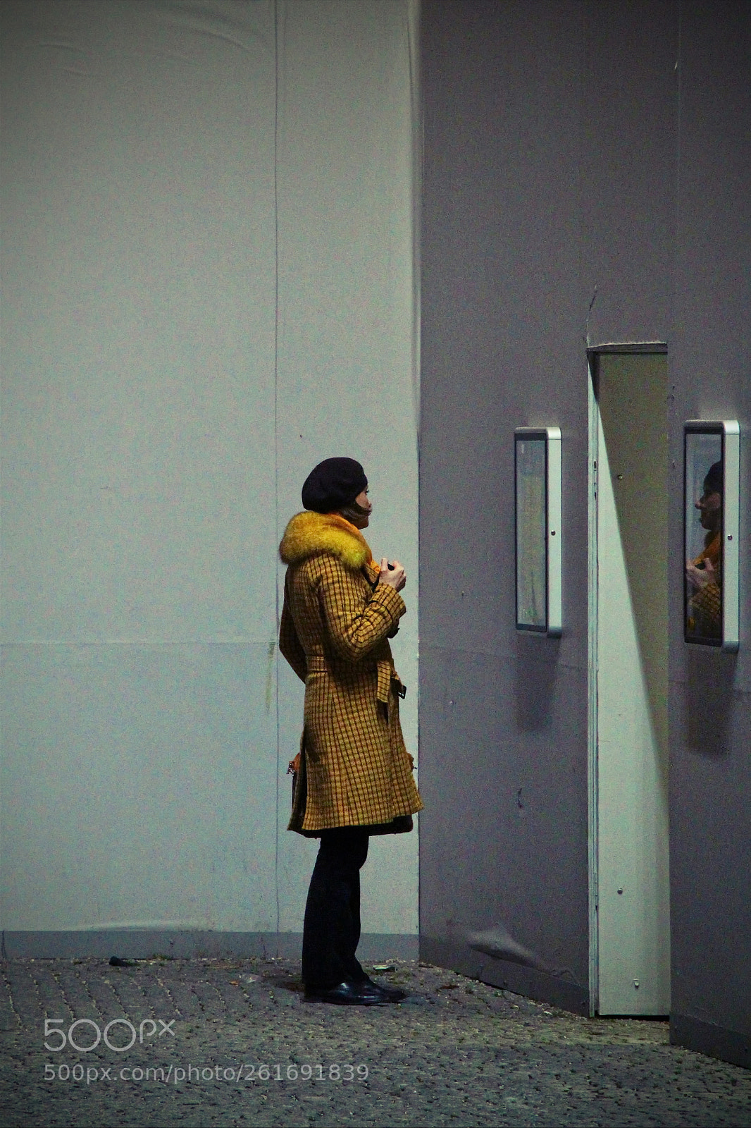 Canon EOS 600D (Rebel EOS T3i / EOS Kiss X5) sample photo. Munich_woman photography