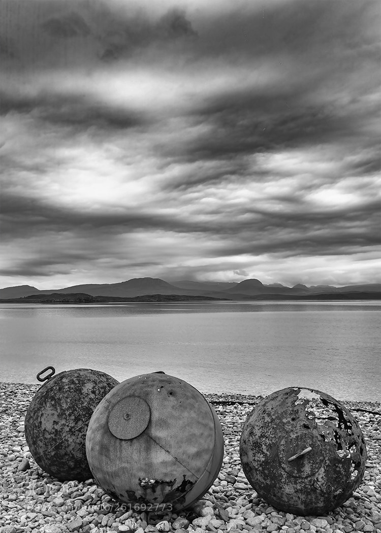 Canon EOS 6D sample photo. Big rusty balls photography