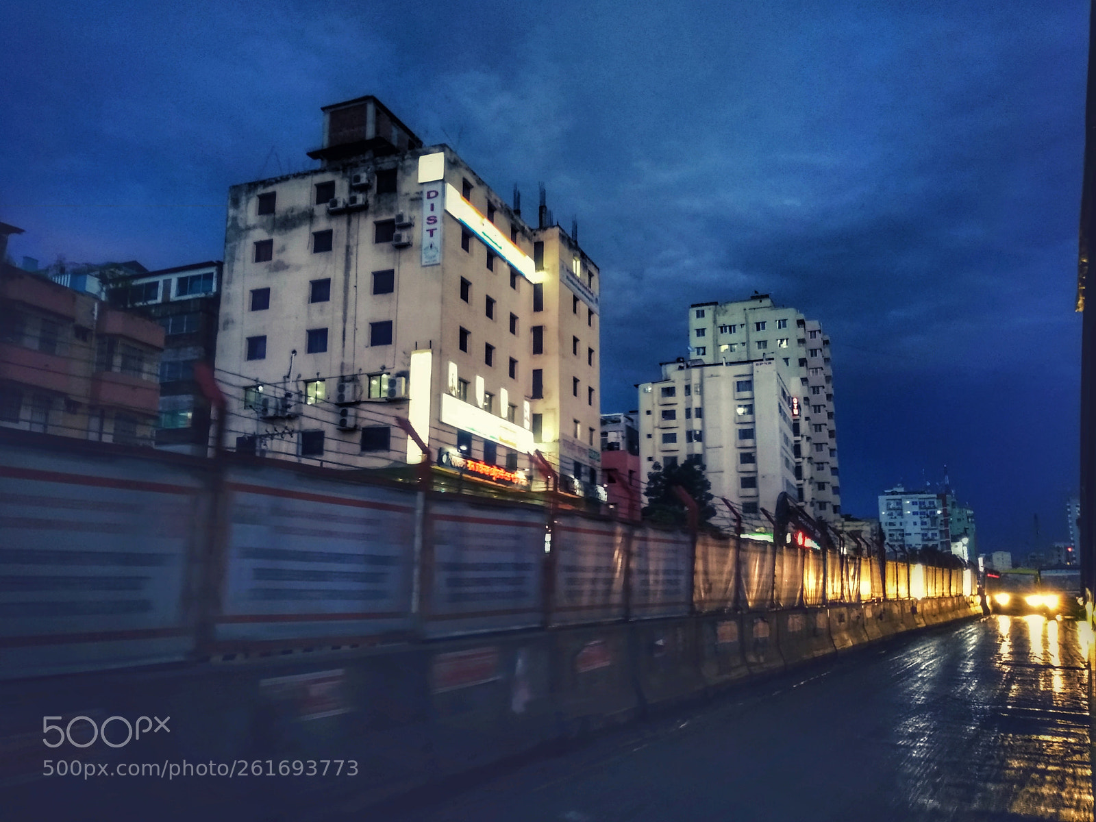 Xiaomi Mi A1 sample photo. Evening rush photography