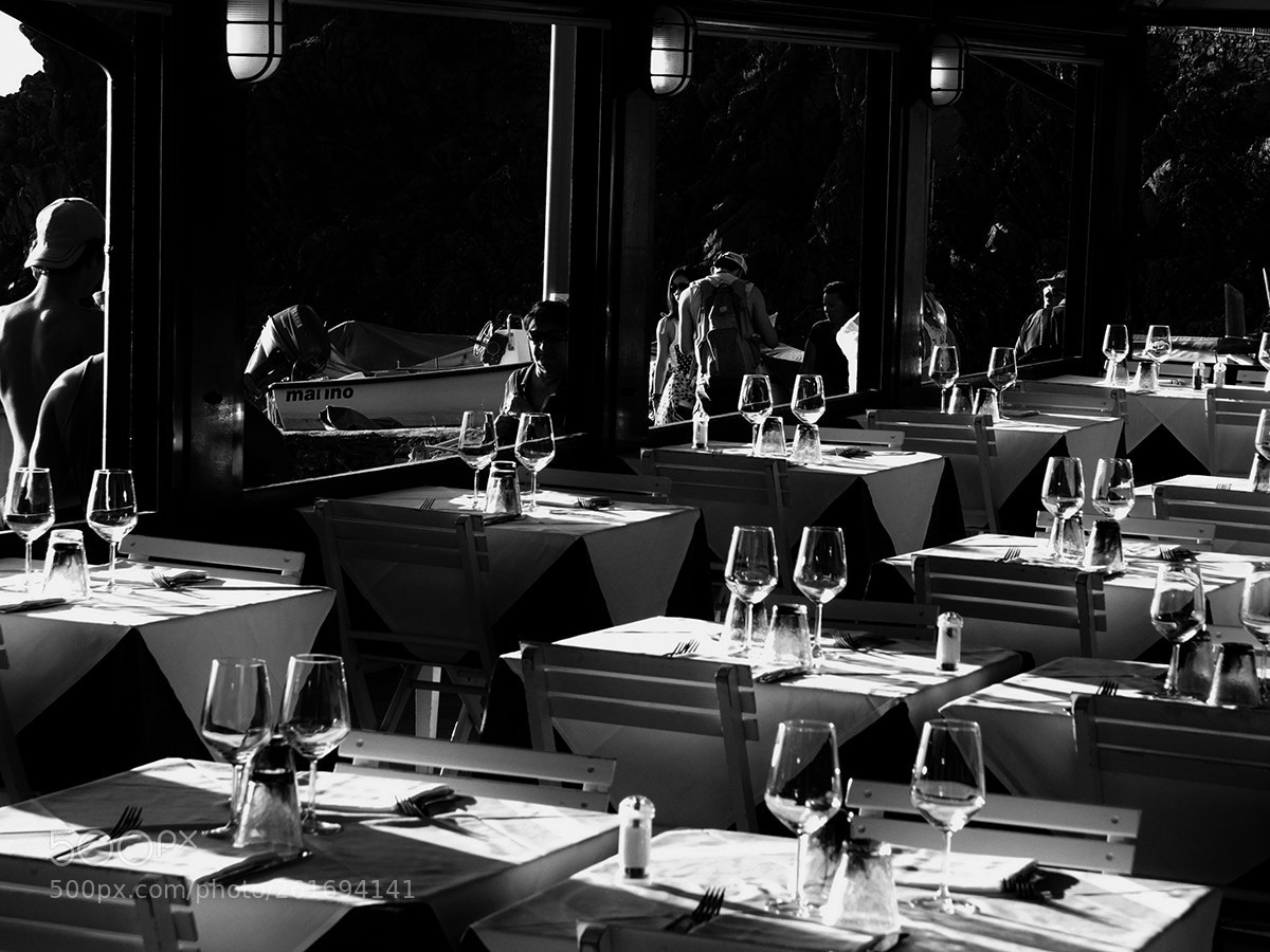 Fujifilm X10 sample photo. Аwaiting photography
