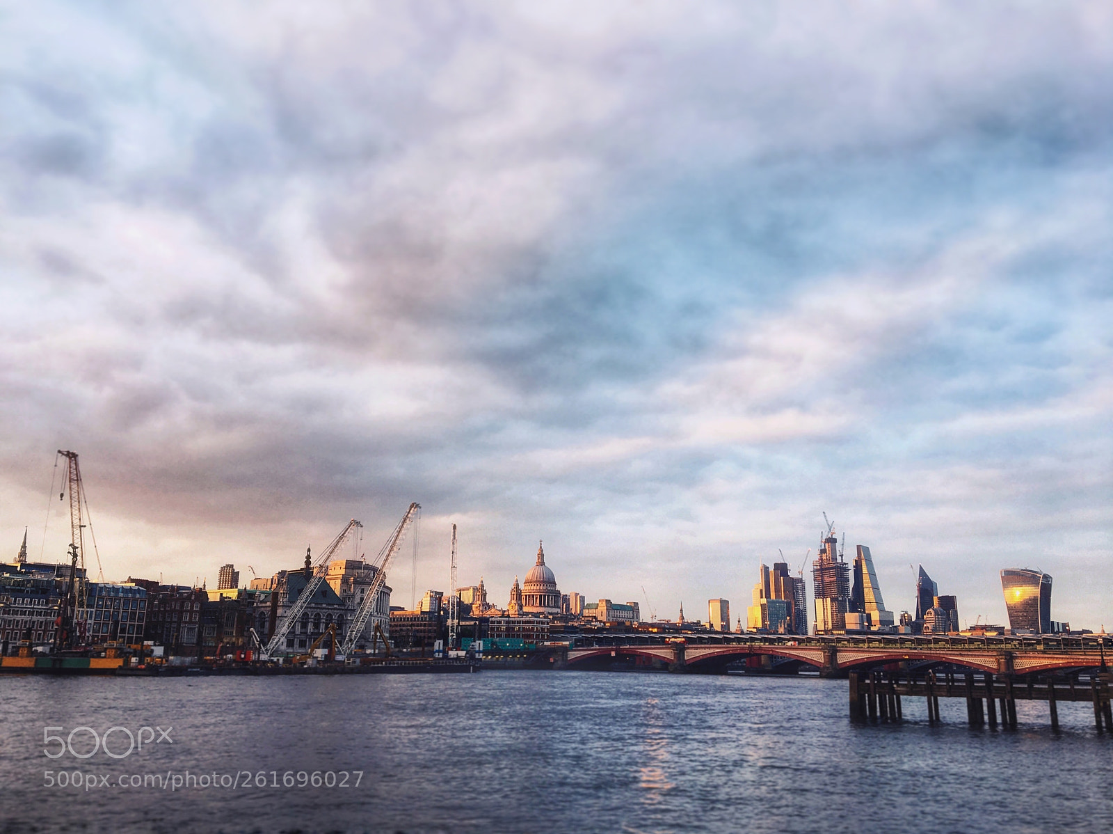 Apple iPhone 6s sample photo. When london tries its photography