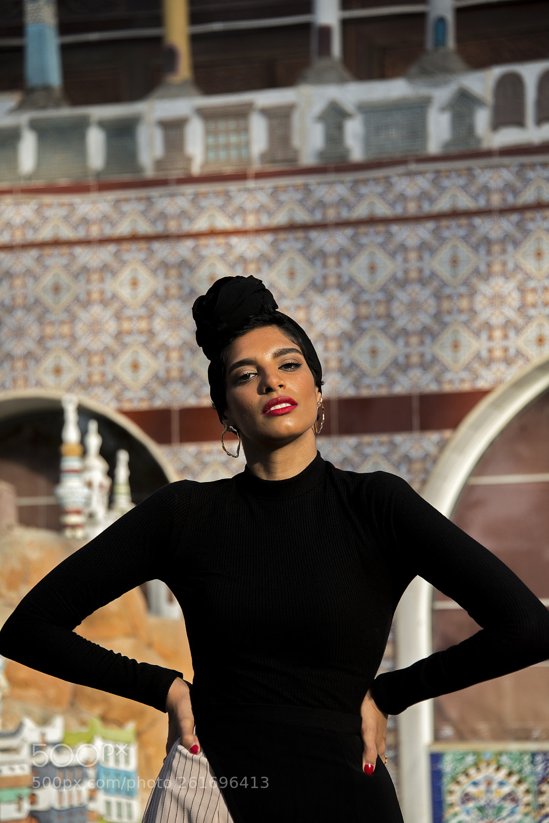 Nikon D800E sample photo. Saudi woman poses inside photography