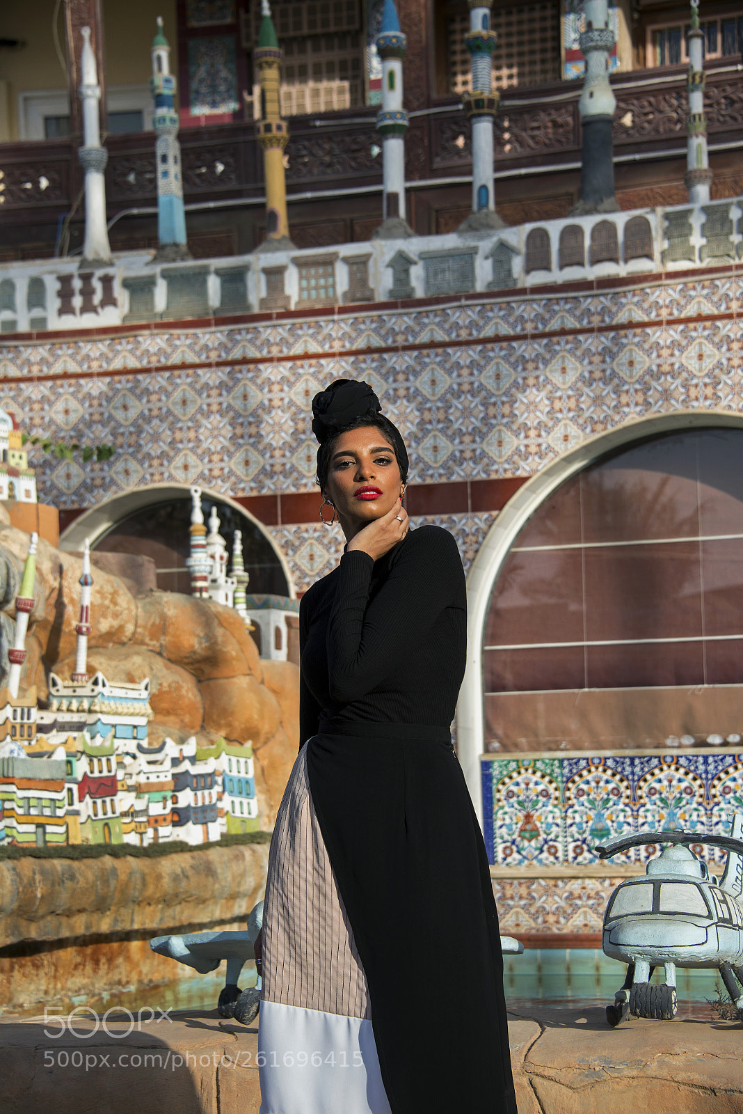 Nikon D800E sample photo. Saudi woman poses inside photography