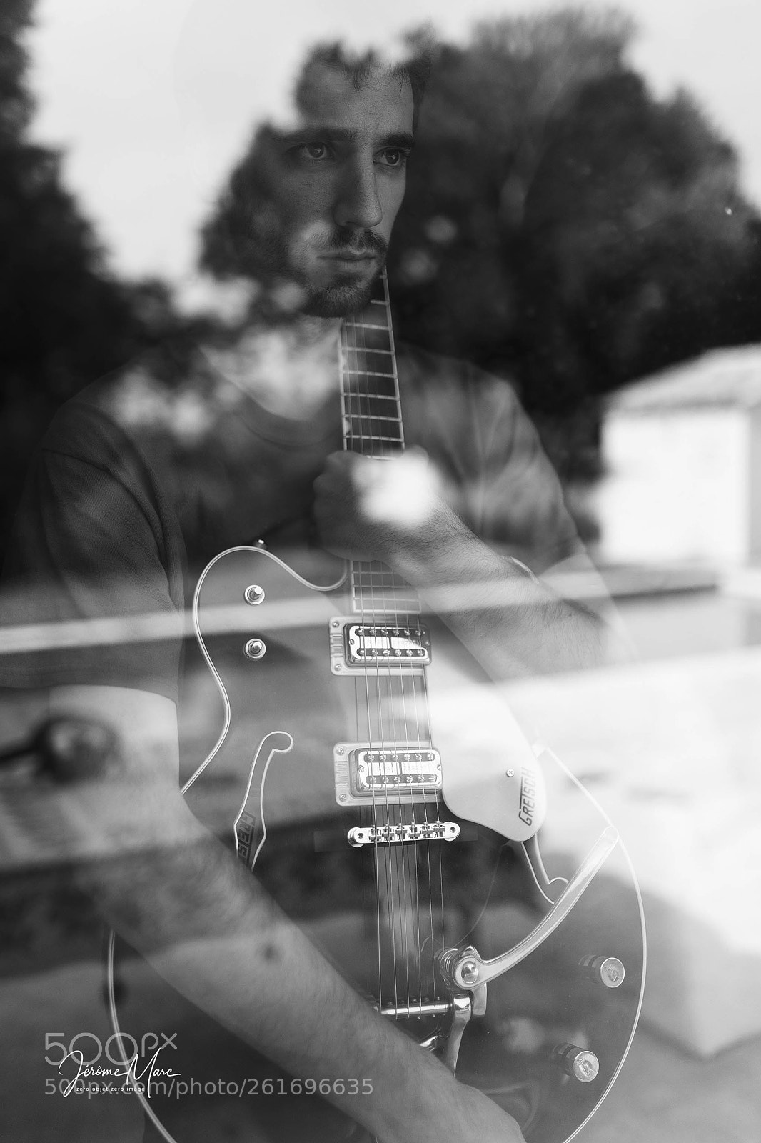 Canon EOS 5D Mark IV sample photo. The guitarist photography