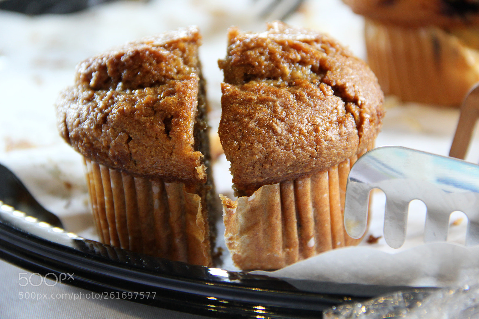 Canon EF-S 18-135mm F3.5-5.6 IS sample photo. Split muffin photography