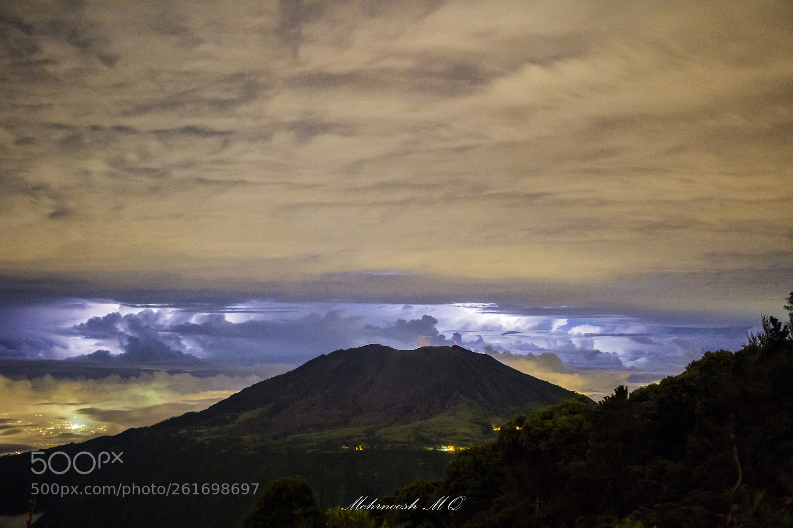 Canon EOS 1200D (EOS Rebel T5 / EOS Kiss X70 / EOS Hi) sample photo. Lighting in turrialba volcano photography
