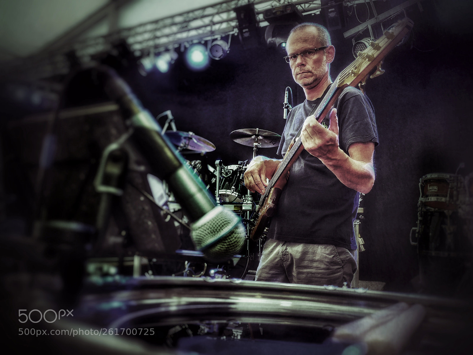 Panasonic Lumix DMC-GX85 (Lumix DMC-GX80 / Lumix DMC-GX7 Mark II) sample photo. Guitar man #2 photography