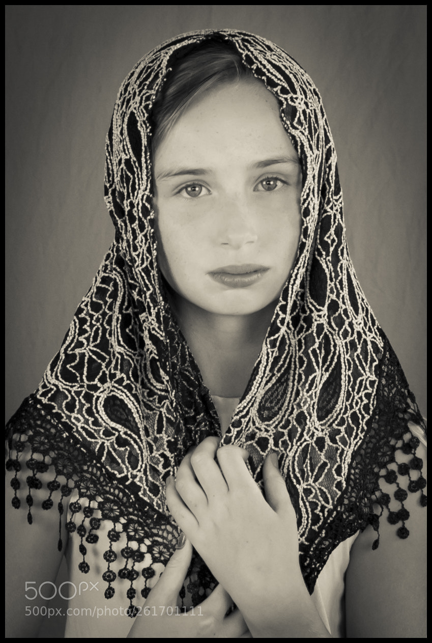 Nikon D750 sample photo. Girl in scarf photography
