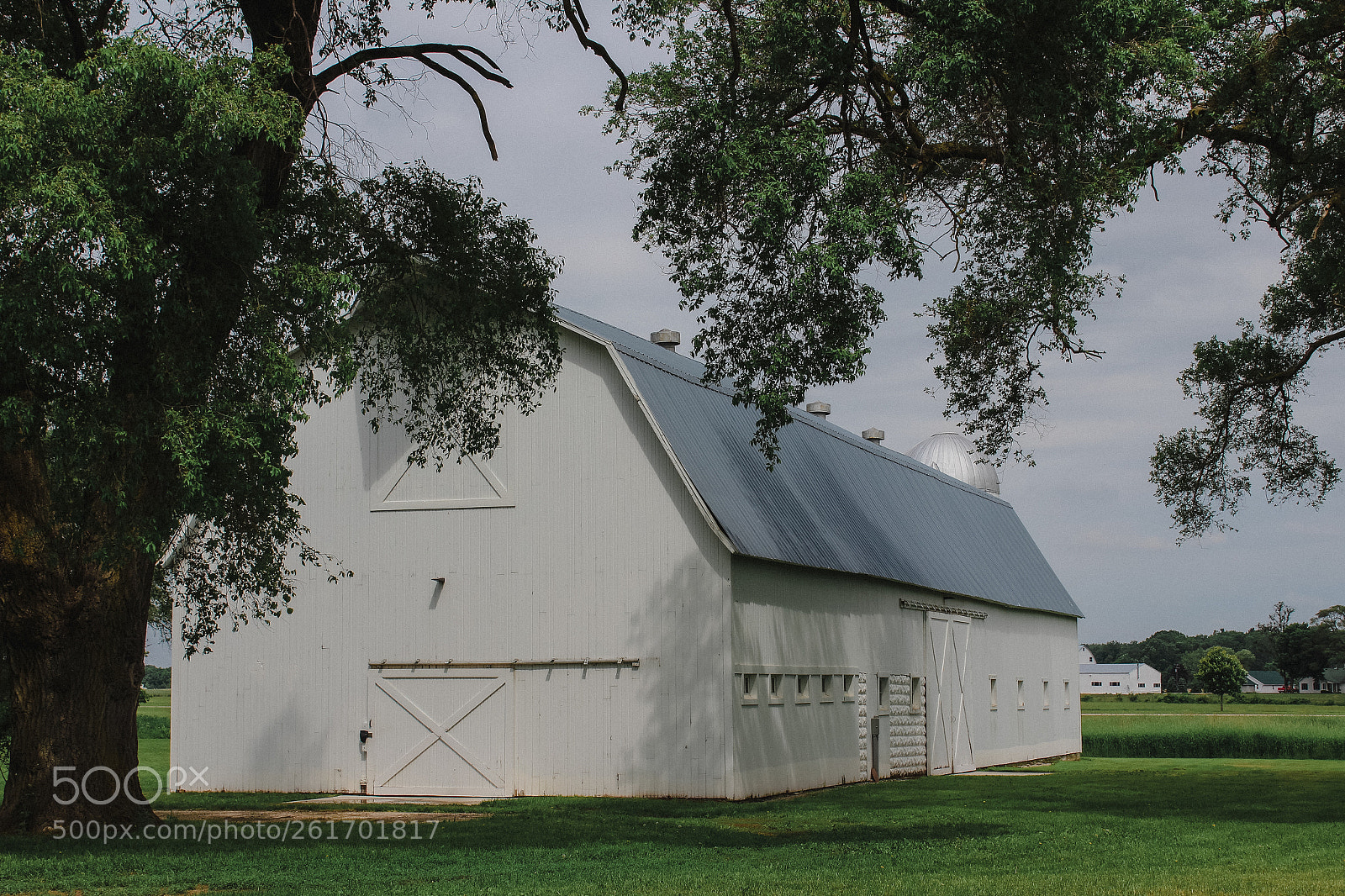 Canon EOS 1200D (EOS Rebel T5 / EOS Kiss X70 / EOS Hi) sample photo. White barn photography