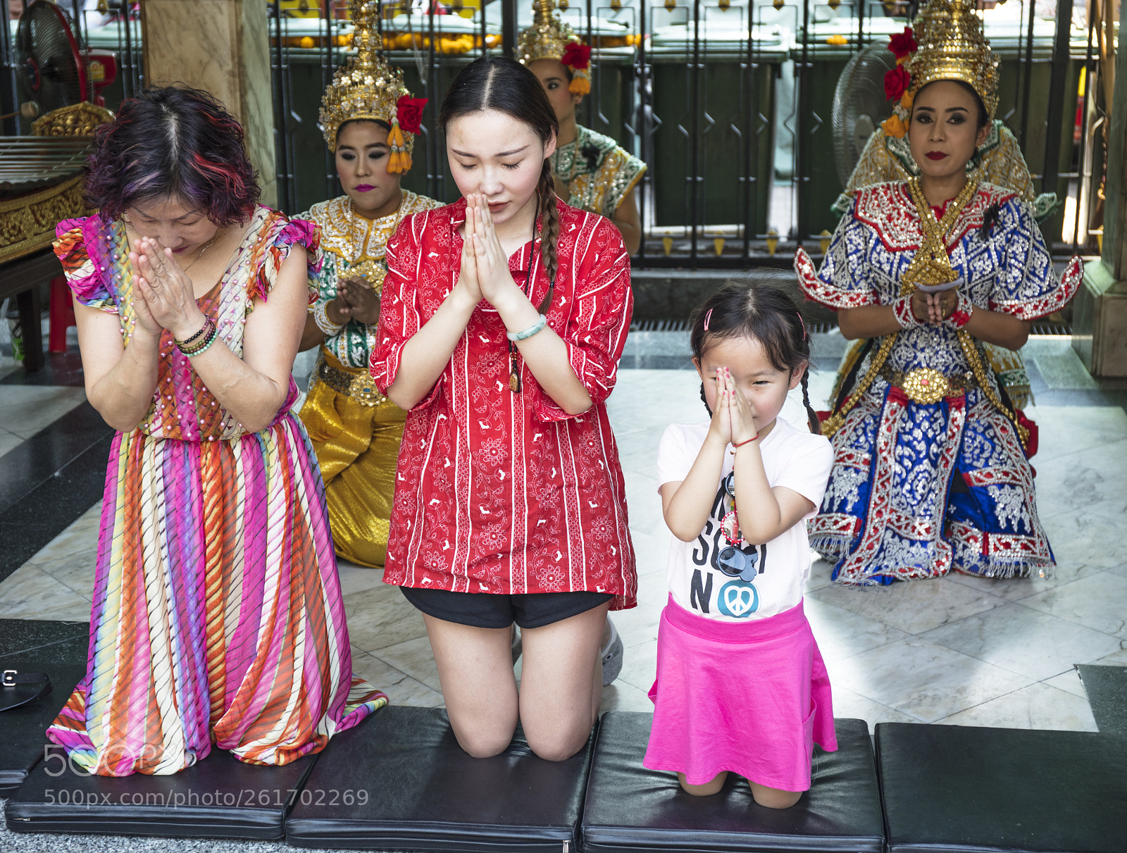 Canon EOS 5DS sample photo. Family praying at erawan photography