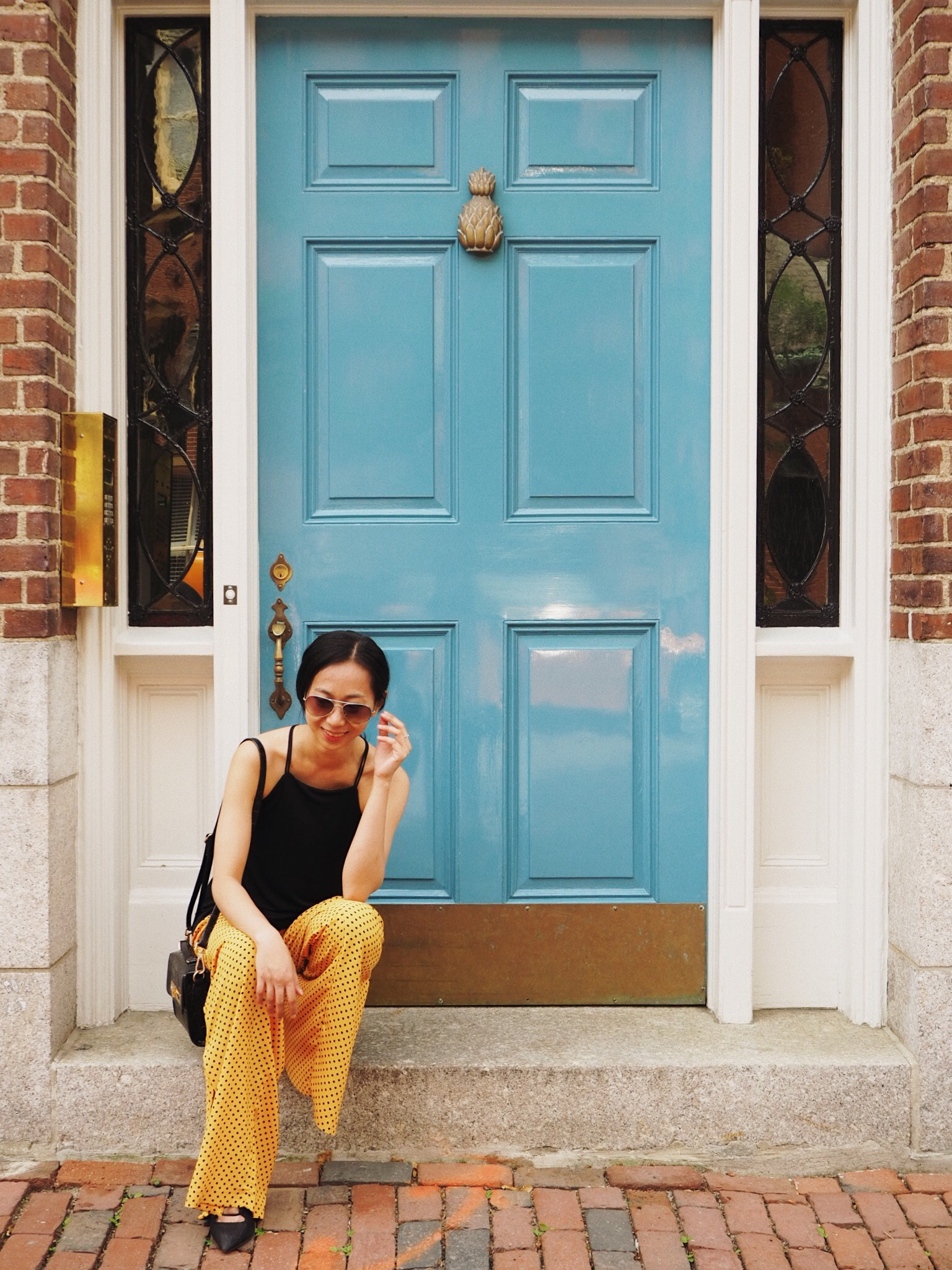Olympus OM-D E-M10 III sample photo. Blue door photography