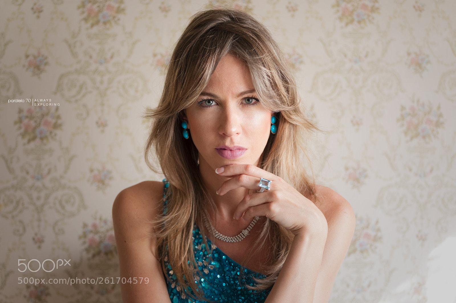 Canon EOS 5D Mark IV sample photo. Looking at.. photography