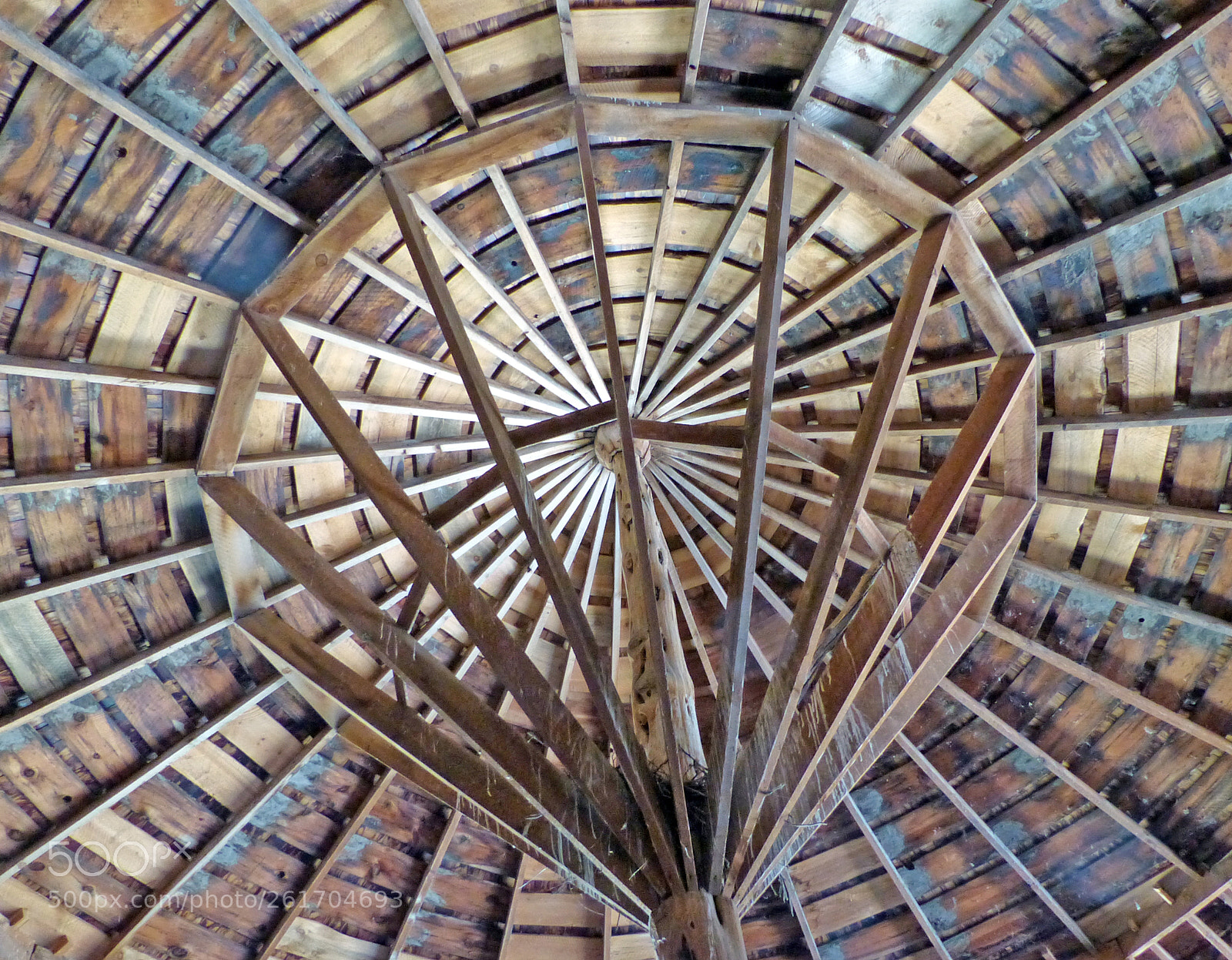 Panasonic Lumix DMC-FZ200 sample photo. Round barn photography