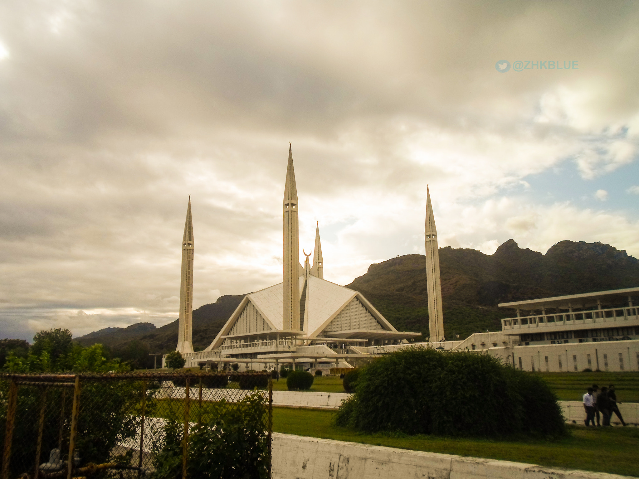 Samsung ST66 / ST68 sample photo. Faisal masjid (mosque) photography