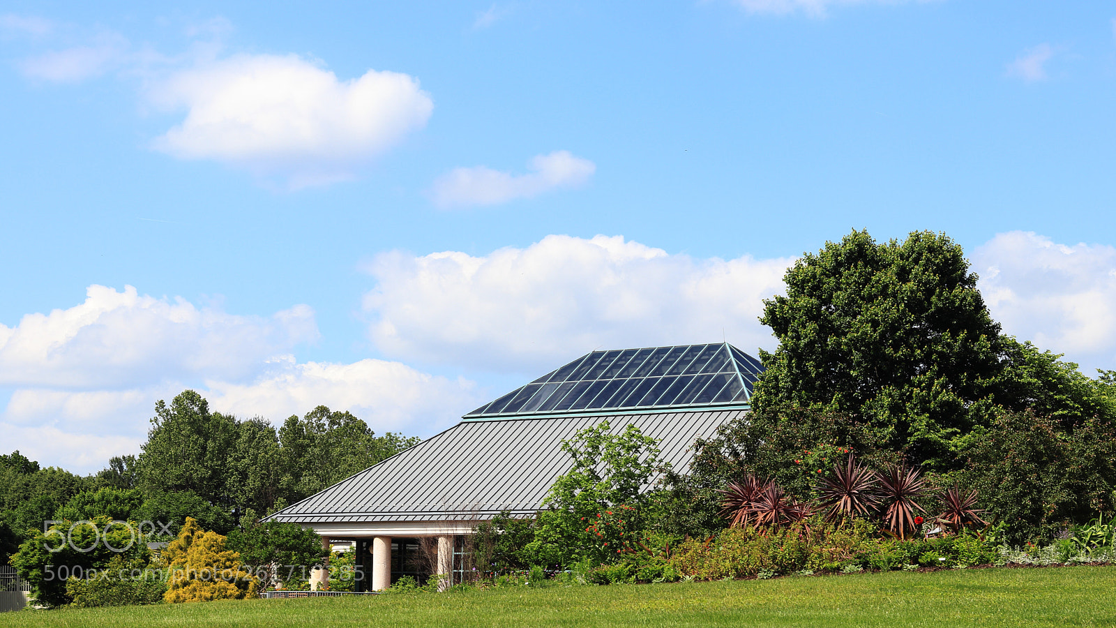 Canon EOS 77D (EOS 9000D / EOS 770D) sample photo. Garden building photography
