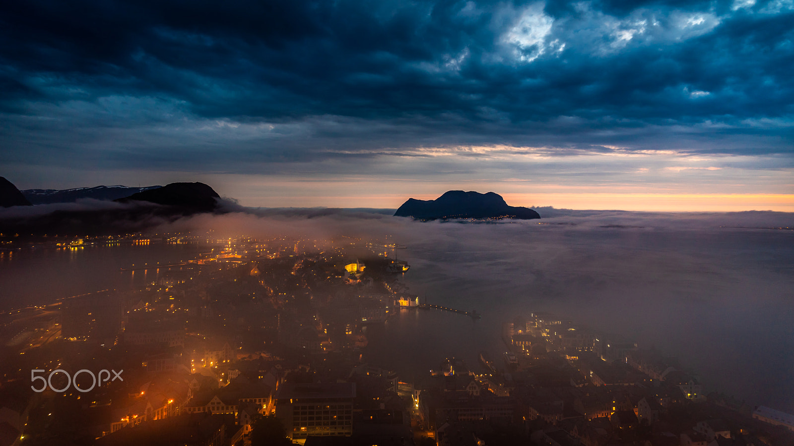 Sony a6500 sample photo. Foggy Ålesund photography