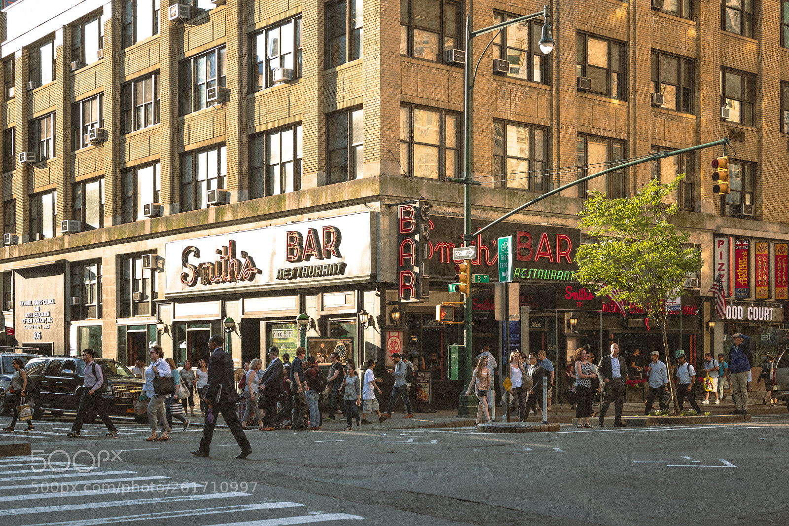 Canon EOS 77D (EOS 9000D / EOS 770D) sample photo. 5 o'clock in midtown photography