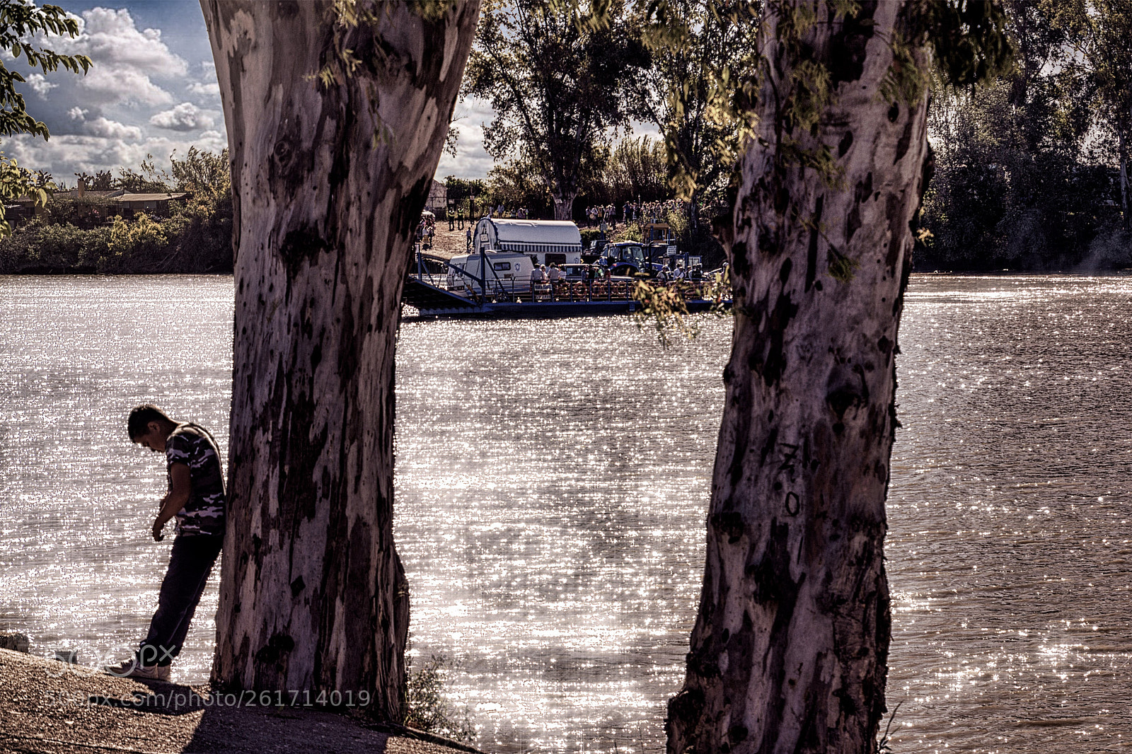 Canon EOS 550D (EOS Rebel T2i / EOS Kiss X4) sample photo. Cruzando el guadalquivir. photography