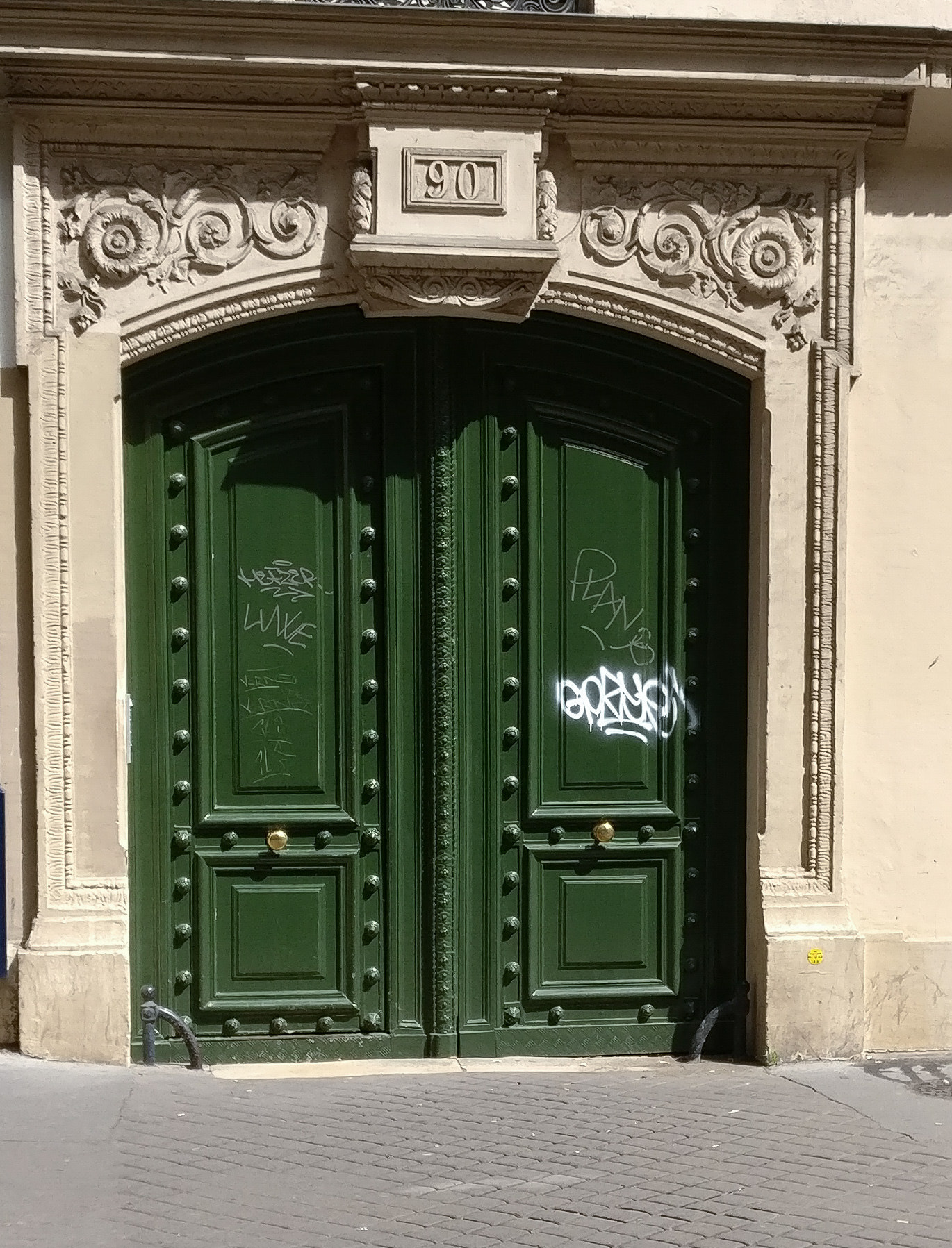 OnePlus A3000 sample photo. Green door in paris france photography