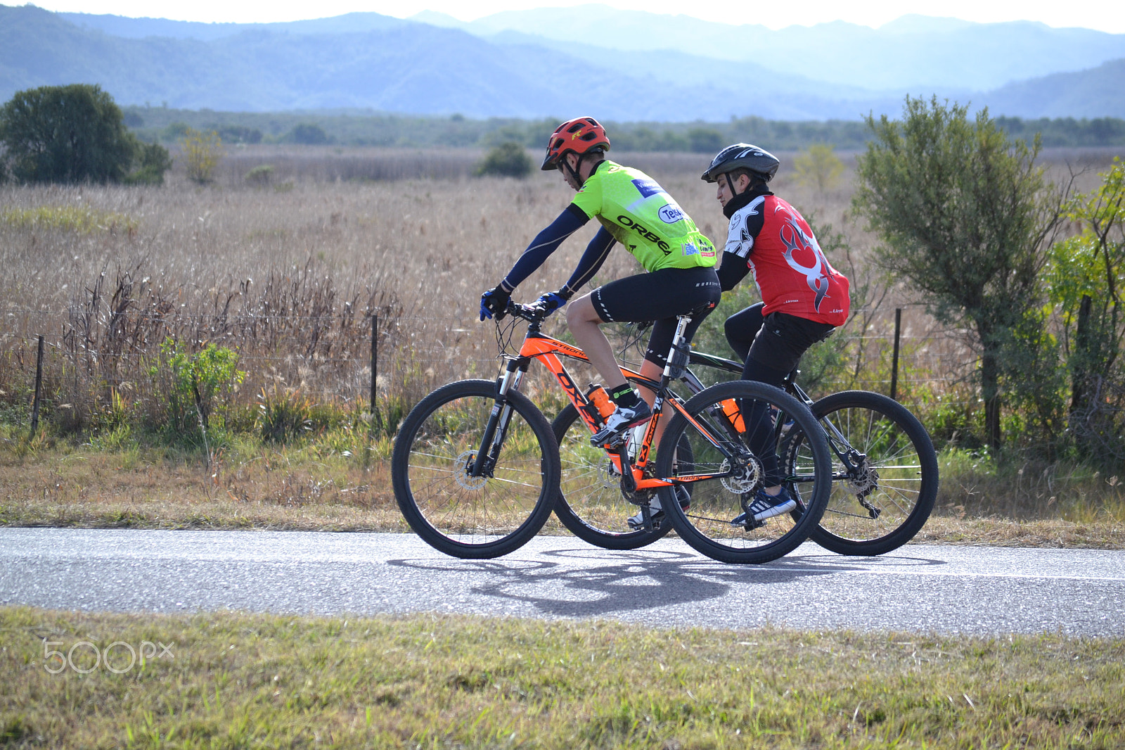 Nikon D3100 sample photo. Ciclistas en una tarde de otoño photography