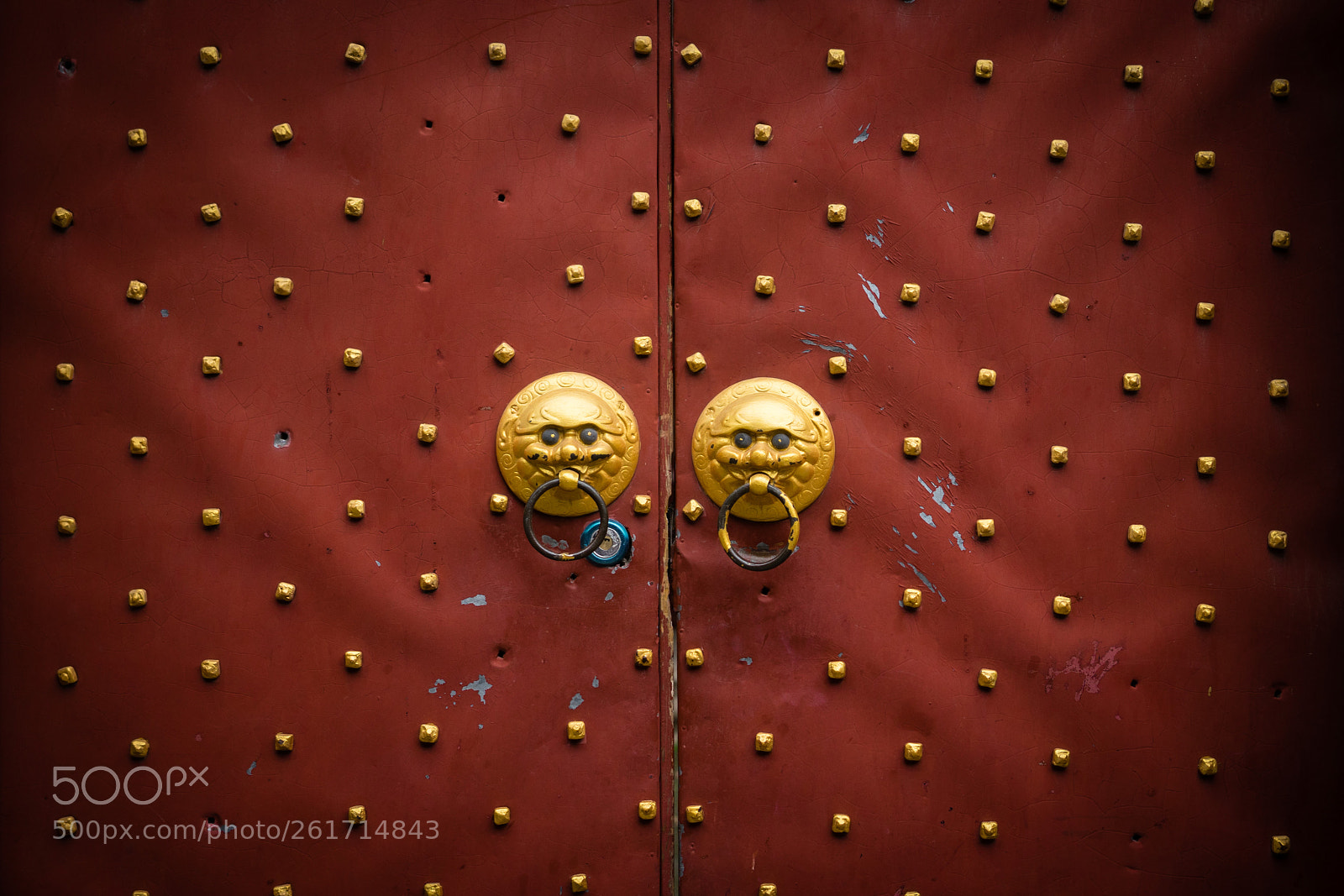 Sony a7 sample photo. The ancient door photography