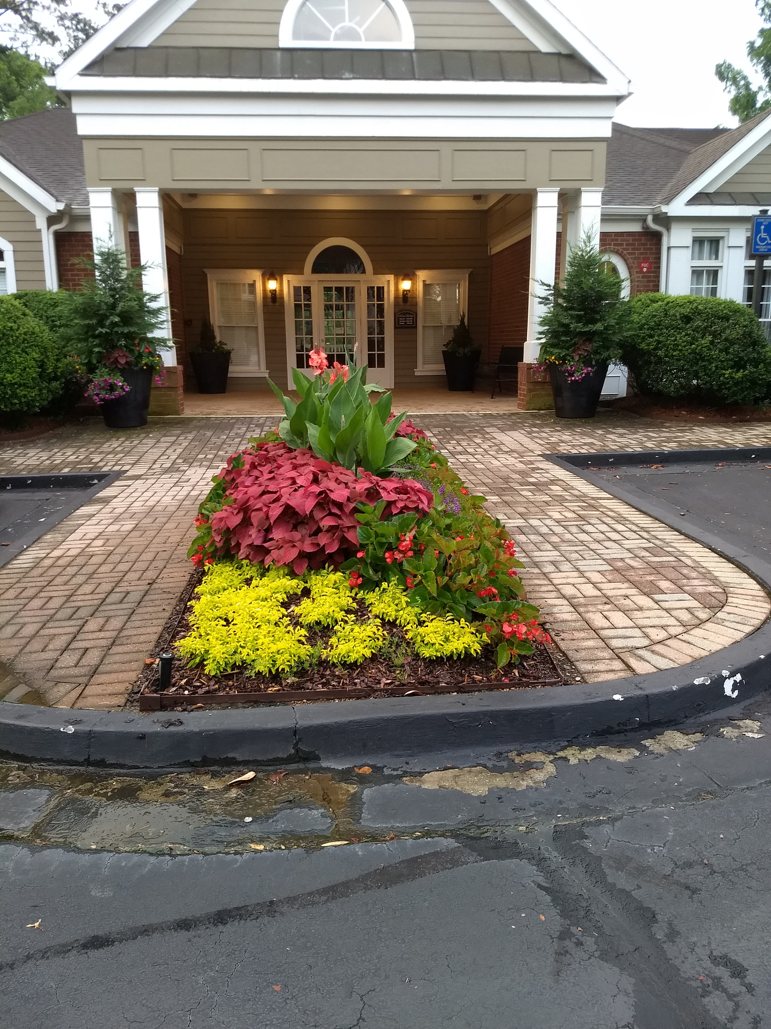 Motorola Moto G (5) Plus sample photo. Colorful entrance photography
