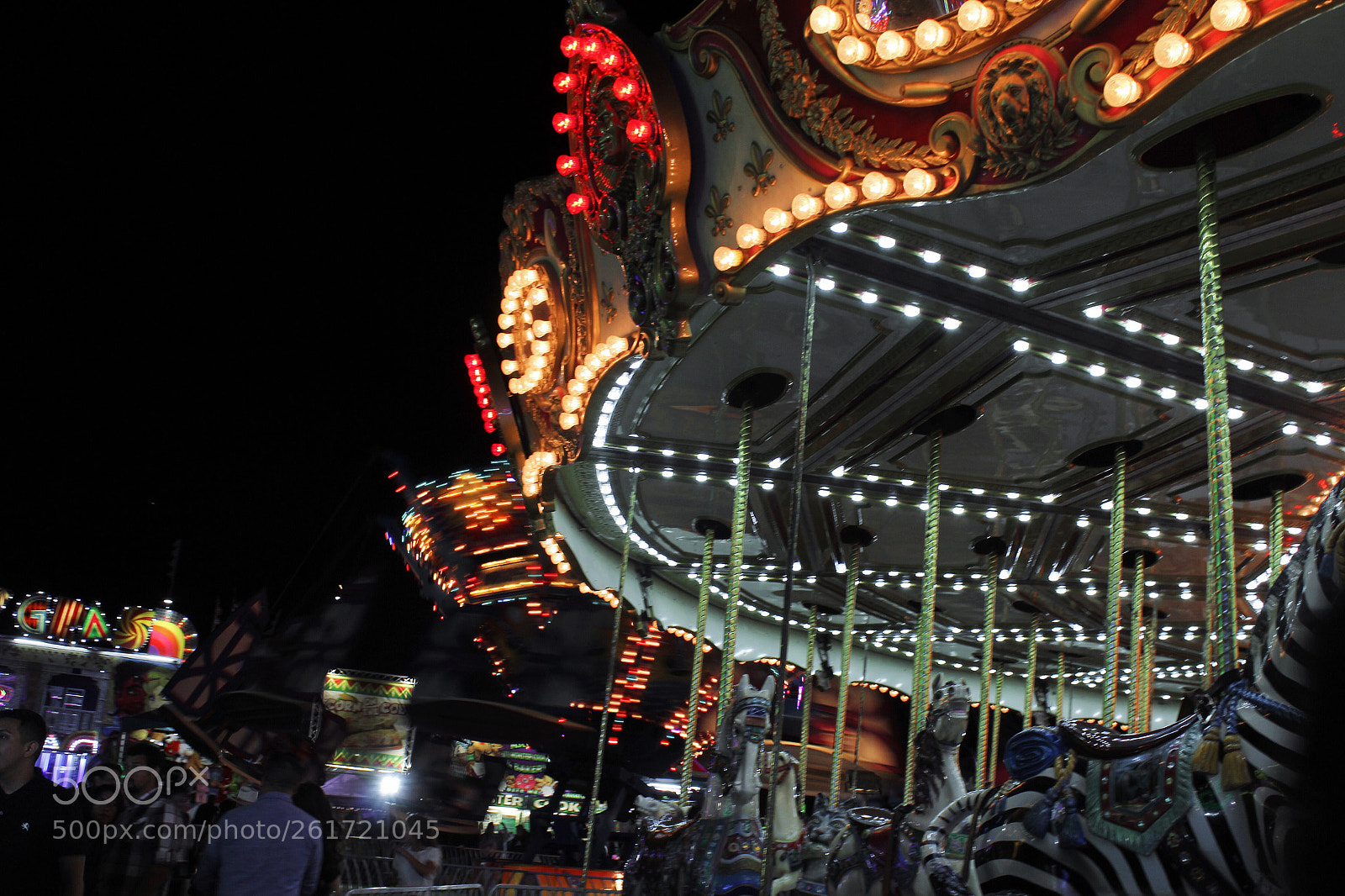 Canon EOS 1300D (EOS Rebel T6 / EOS Kiss X80) sample photo. Lit carousel photography