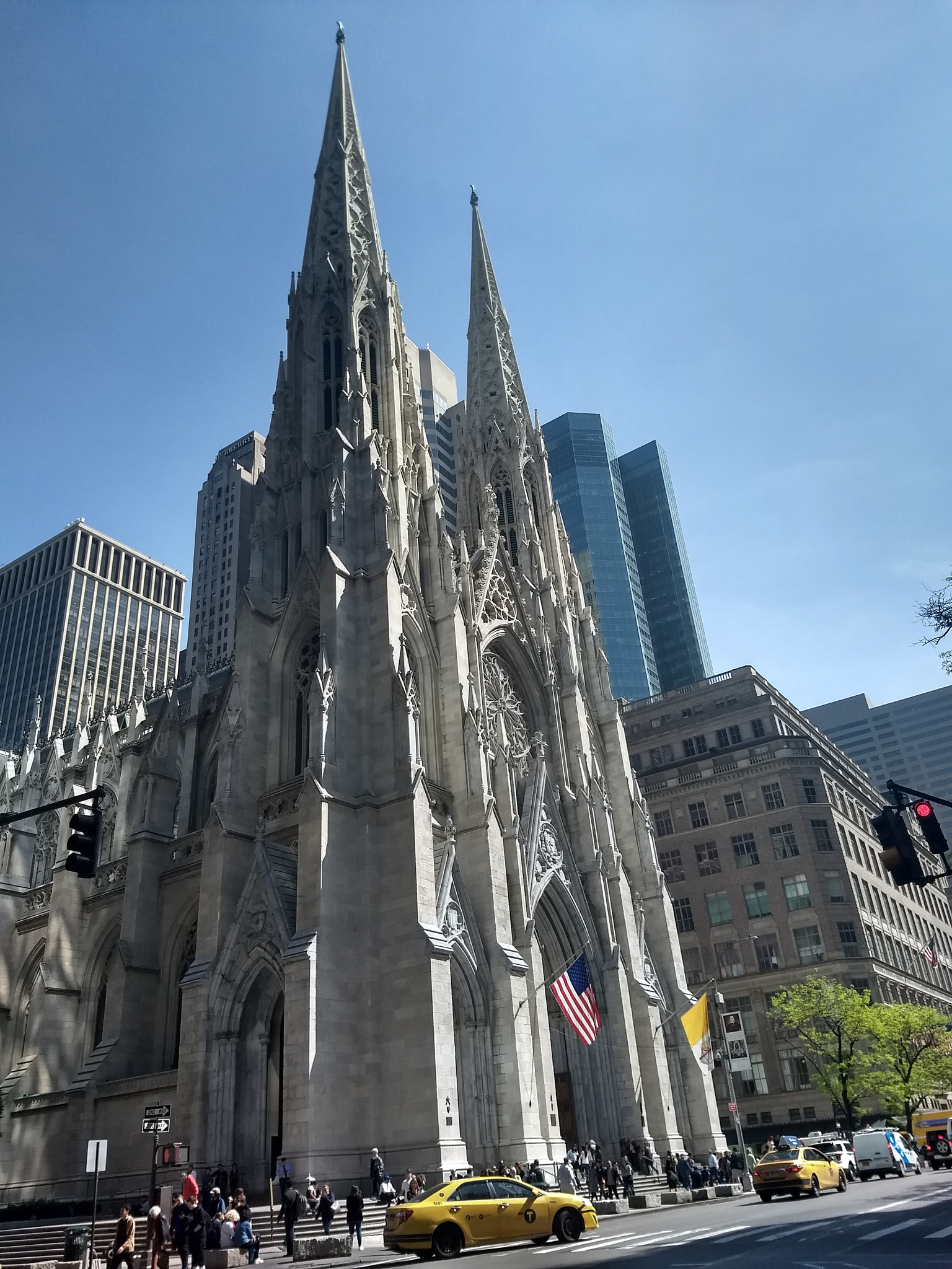 Motorola Moto G (5) Plus sample photo. Cathedral & cab photography
