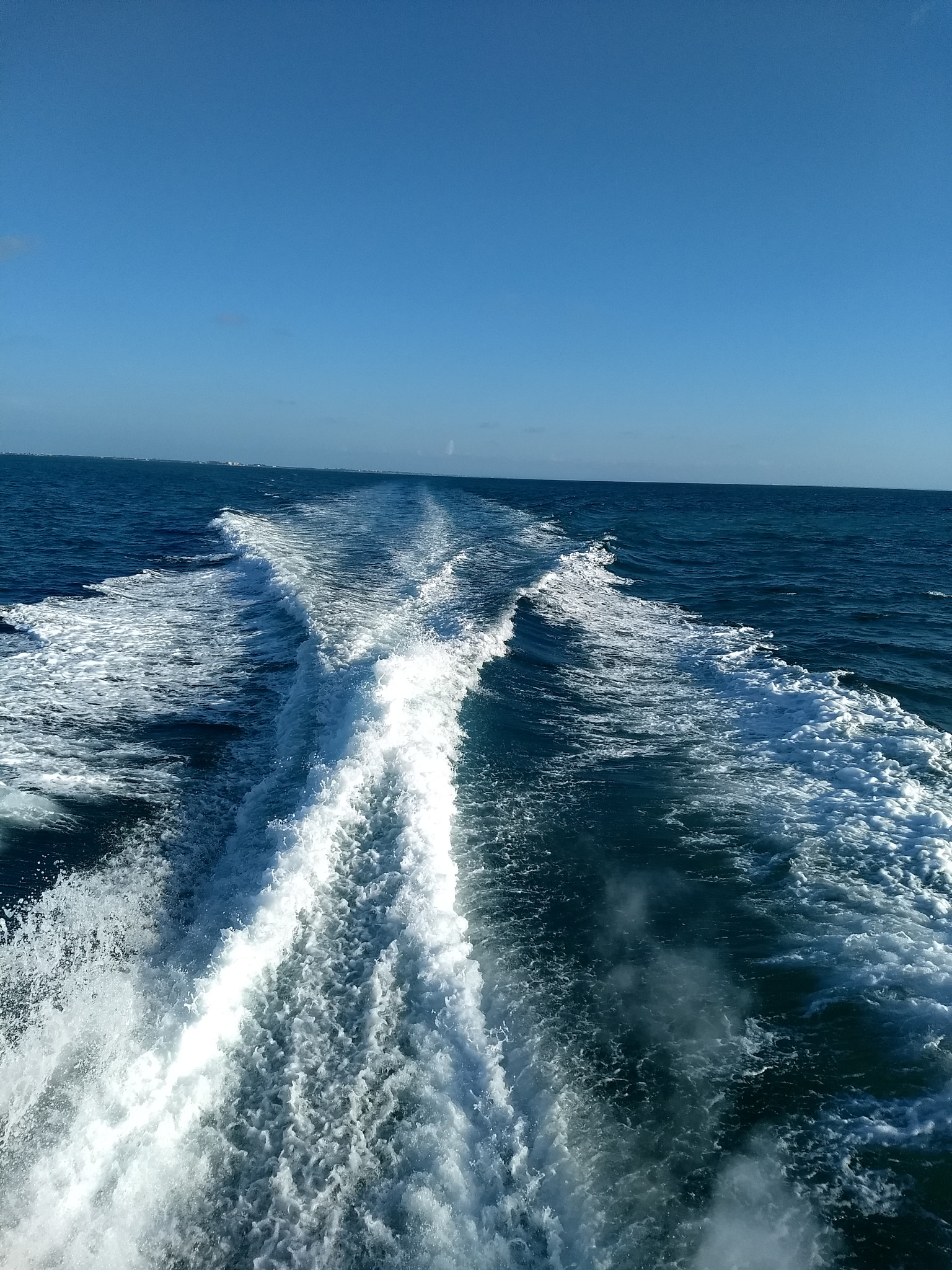 Motorola Moto G (5) Plus sample photo. The wake photography
