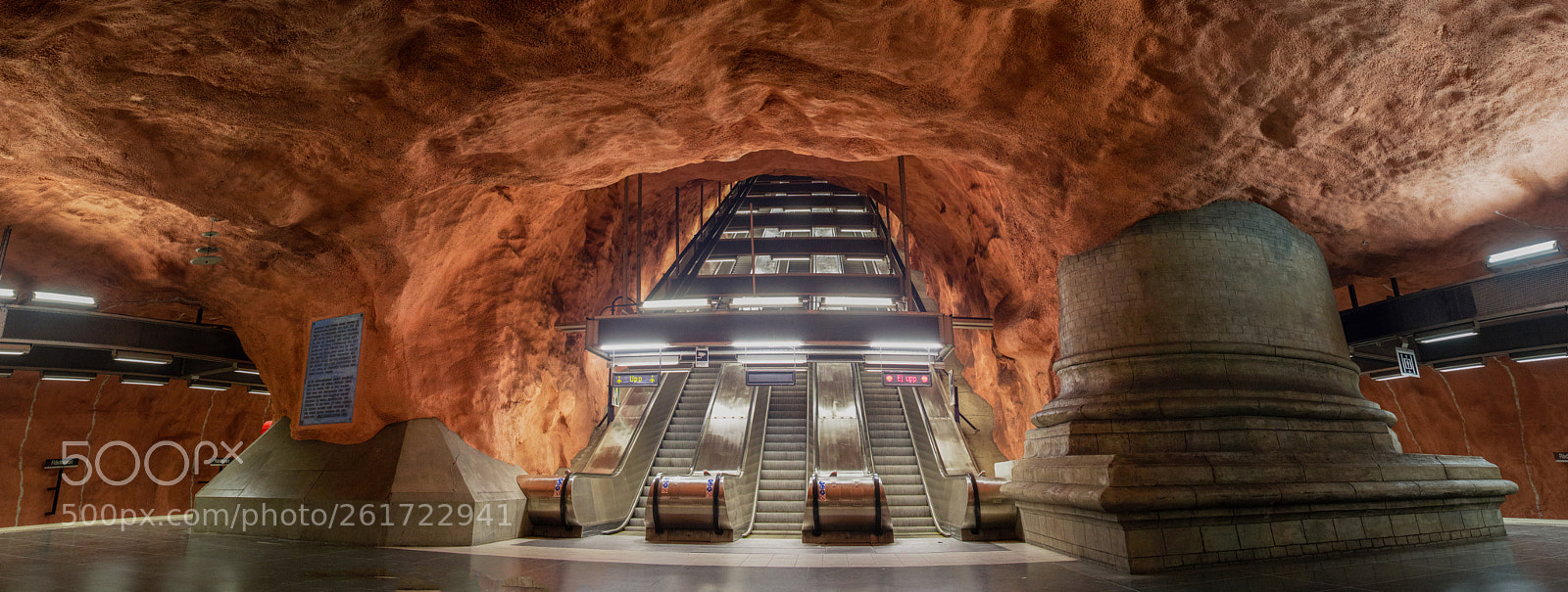 Canon EOS 60D sample photo. Rådhuset station stockholm photography