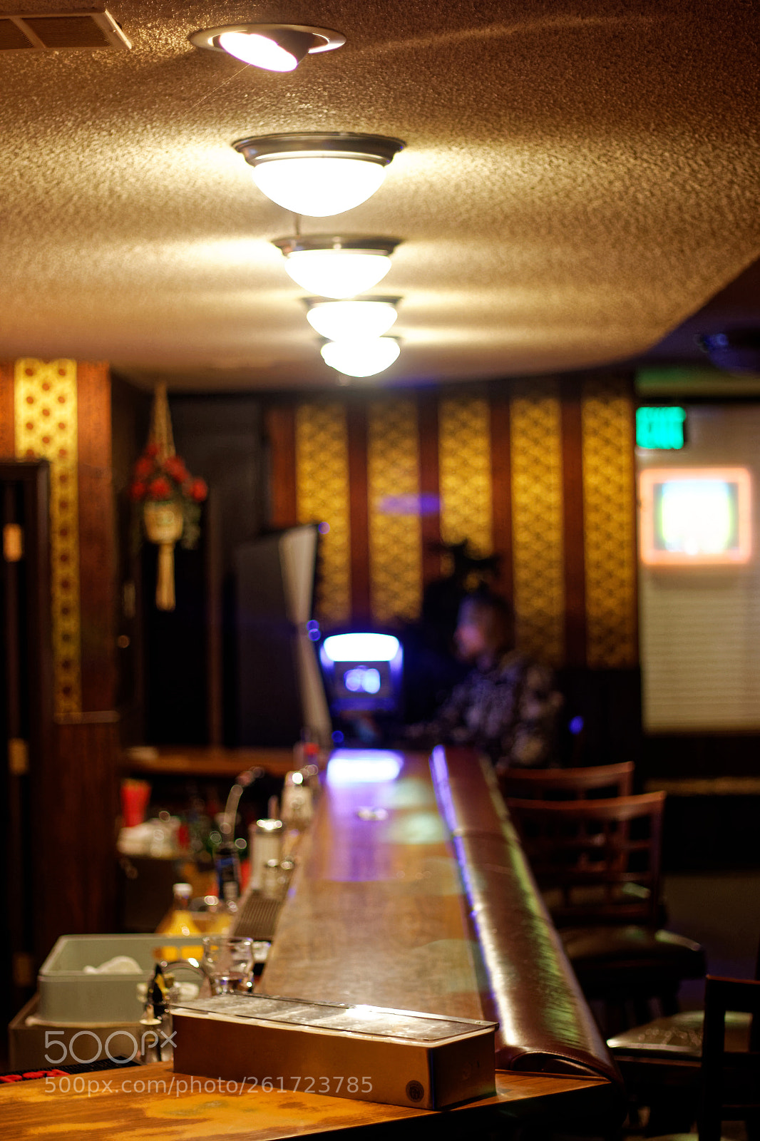 Canon EOS 70D + Canon EF 50mm F1.8 STM sample photo. Bar top photography