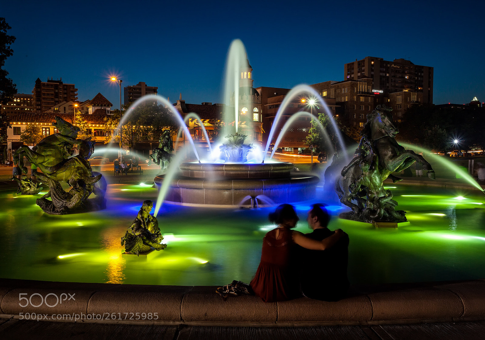 Canon EOS 5D Mark II sample photo. Plaza nights photography