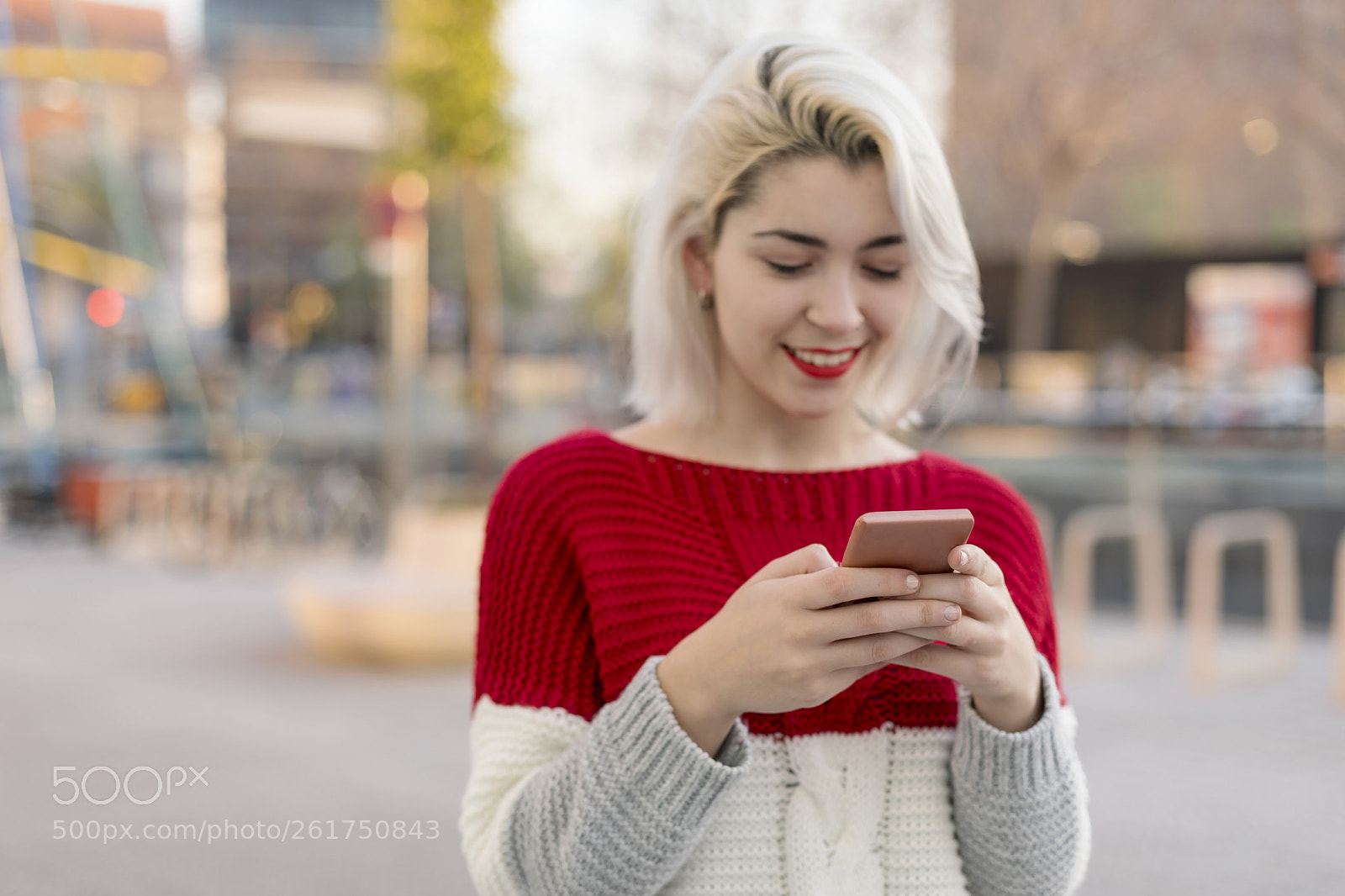 Canon EOS 5D Mark IV sample photo. Beautiful woman writing a photography