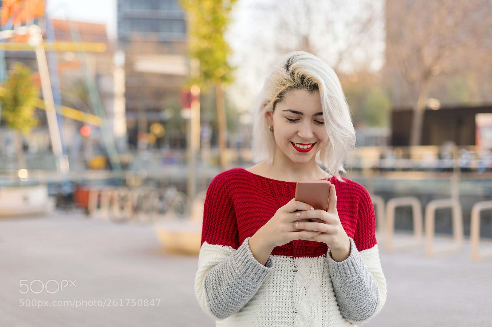 Canon EOS 5D Mark IV sample photo. Beautiful woman writing a photography