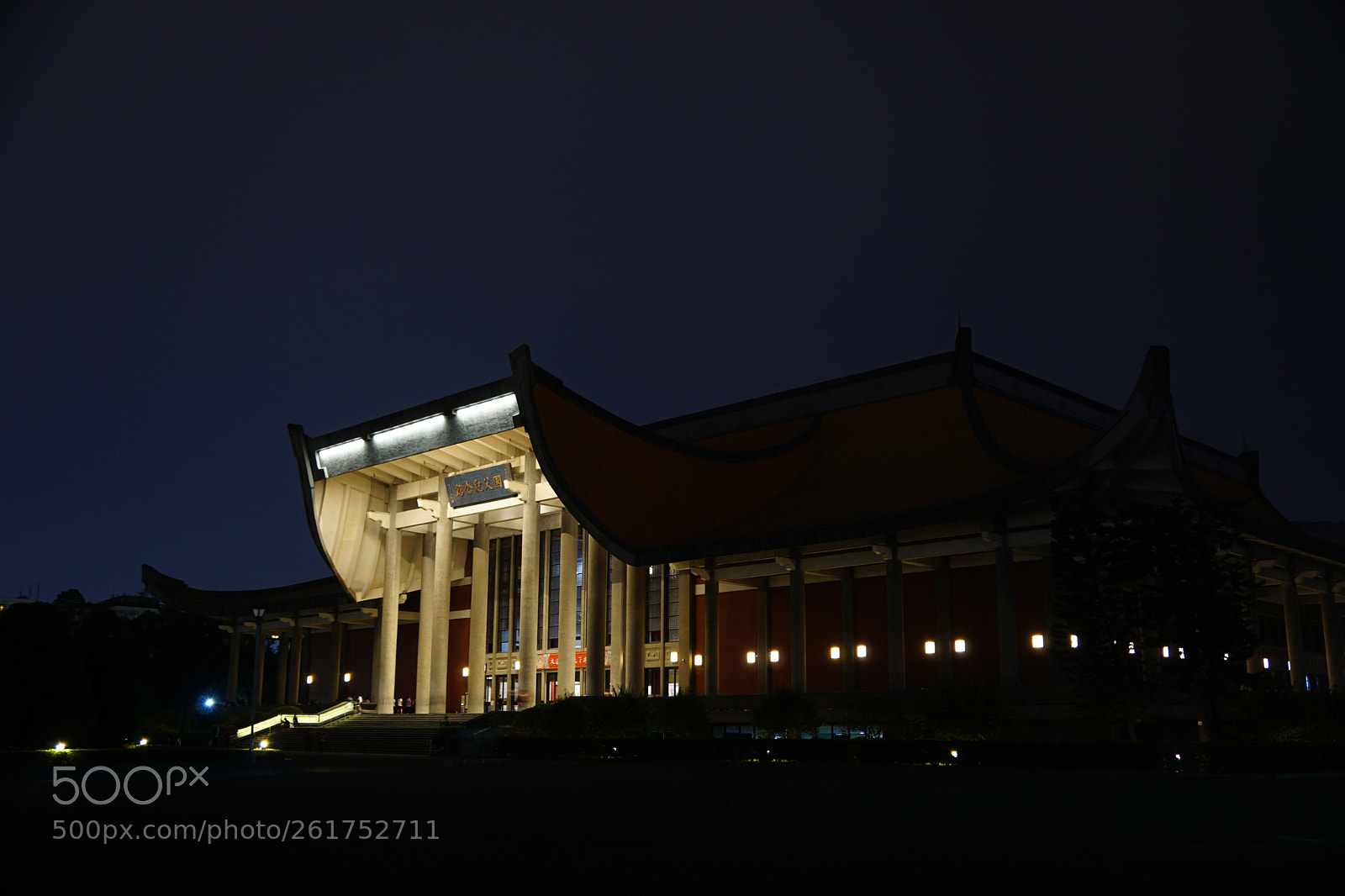Sony DT 16-50mm F2.8 SSM sample photo. The entrance photography