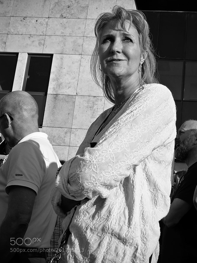 Fujifilm X-Pro2 sample photo. Rock show spectator photography