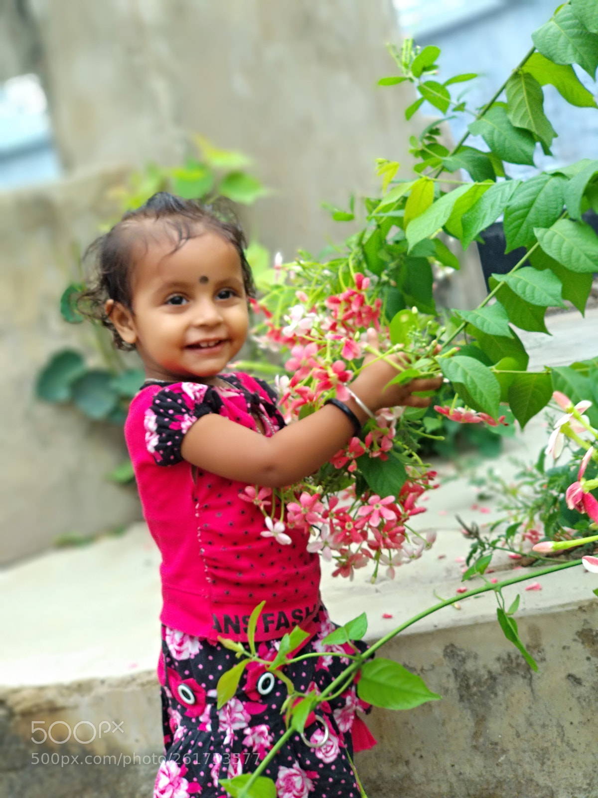 Xiaomi Mi A1 sample photo. Baby with flowers photography