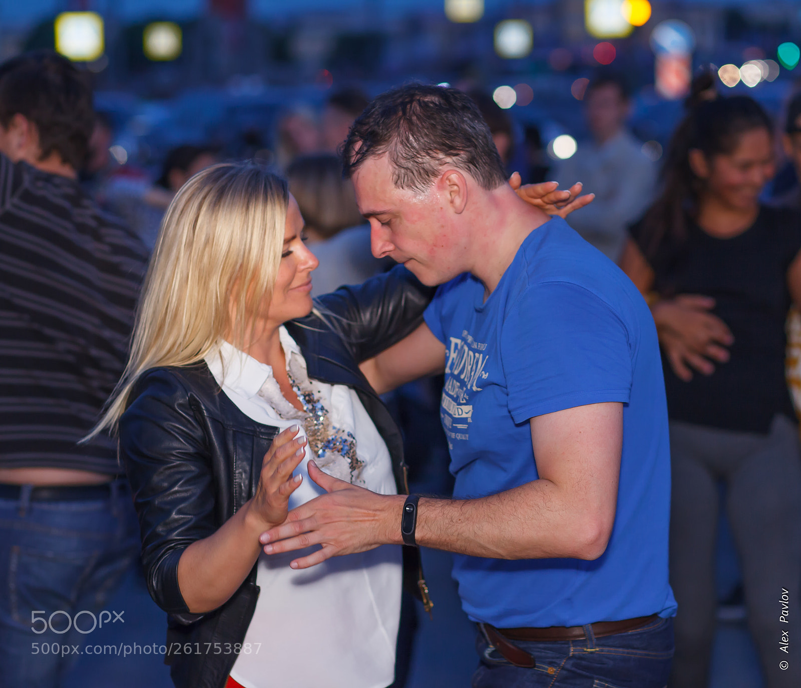 Canon EOS 5D Mark II sample photo. Night dance photography