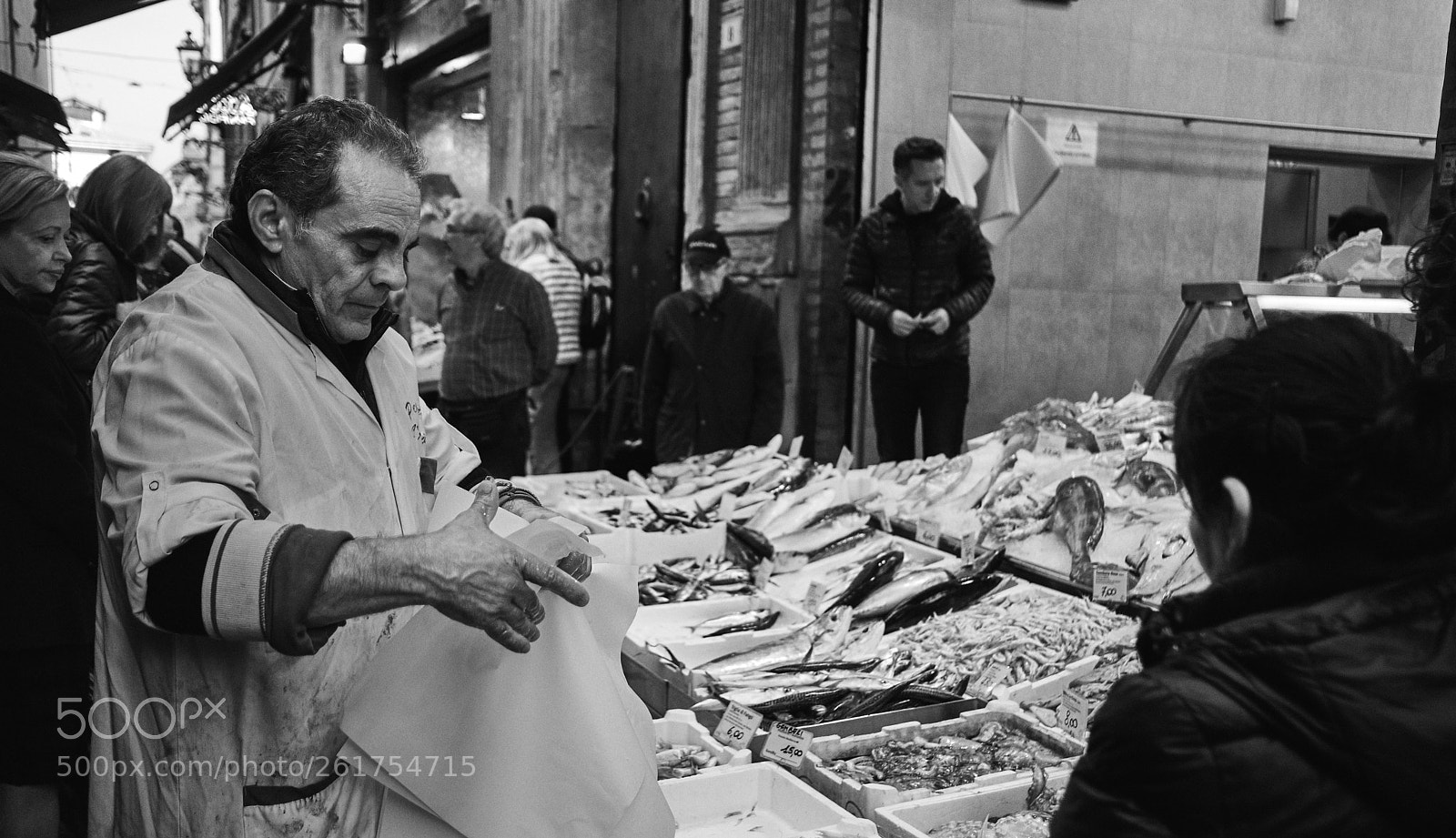 Fujifilm X-T2 sample photo. Fish market in the photography