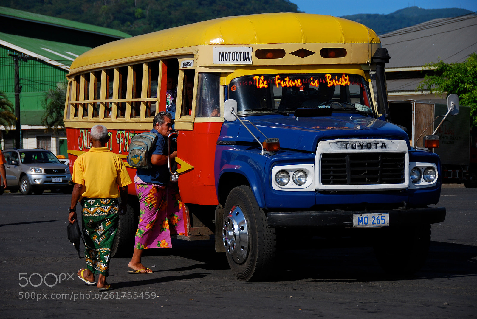 Nikon D80 sample photo. Bus station.  apia.  samoa. photography