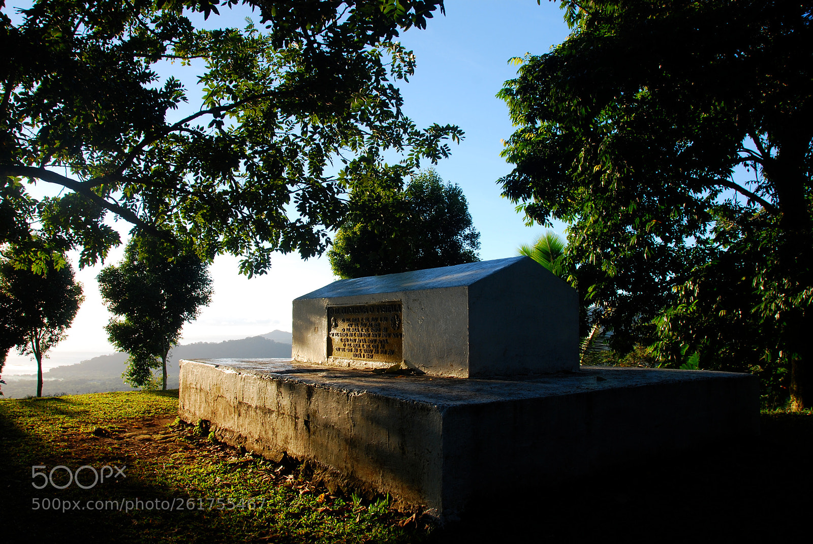 Nikon D80 sample photo. Robert louis stephenson's grave photography