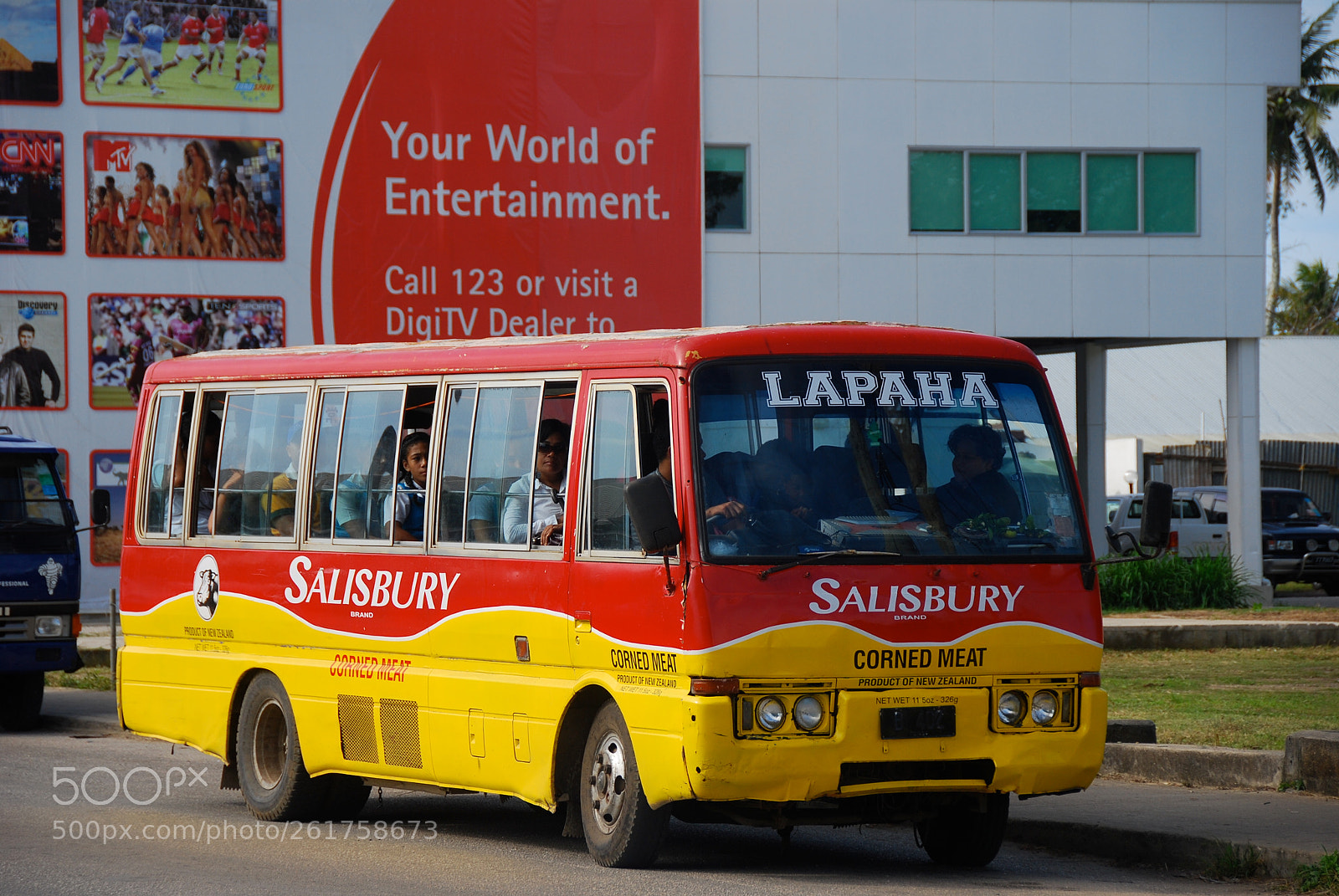 Nikon D80 sample photo. Corned beef bus.  nuku'alofa. photography