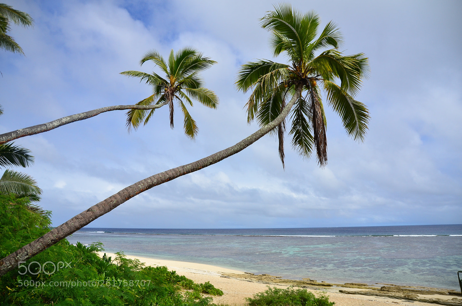 Nikon AF-S DX Nikkor 18-200mm F3.5-5.6G ED VR II sample photo. Tongan beach photography