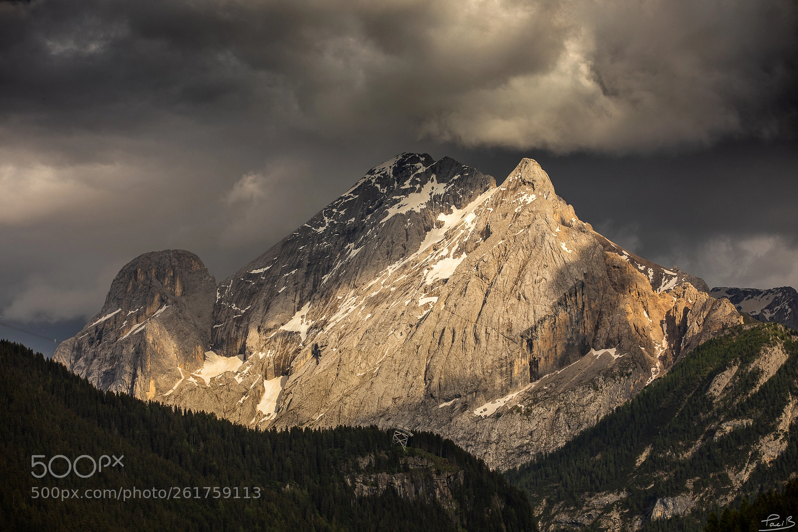 Canon EOS 5D Mark IV sample photo. Dark clouds on the photography