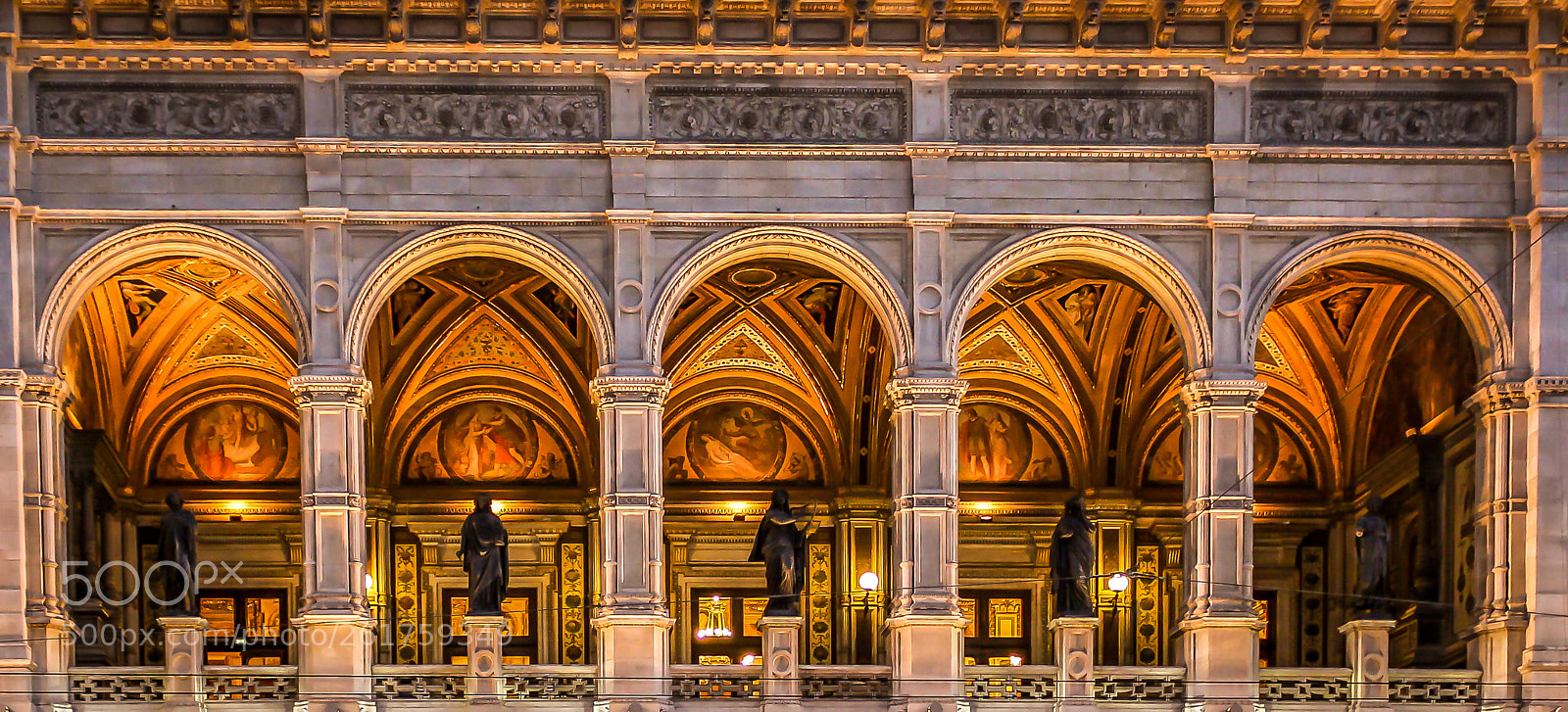 Canon EOS 600D (Rebel EOS T3i / EOS Kiss X5) sample photo. Vienna opera house photography
