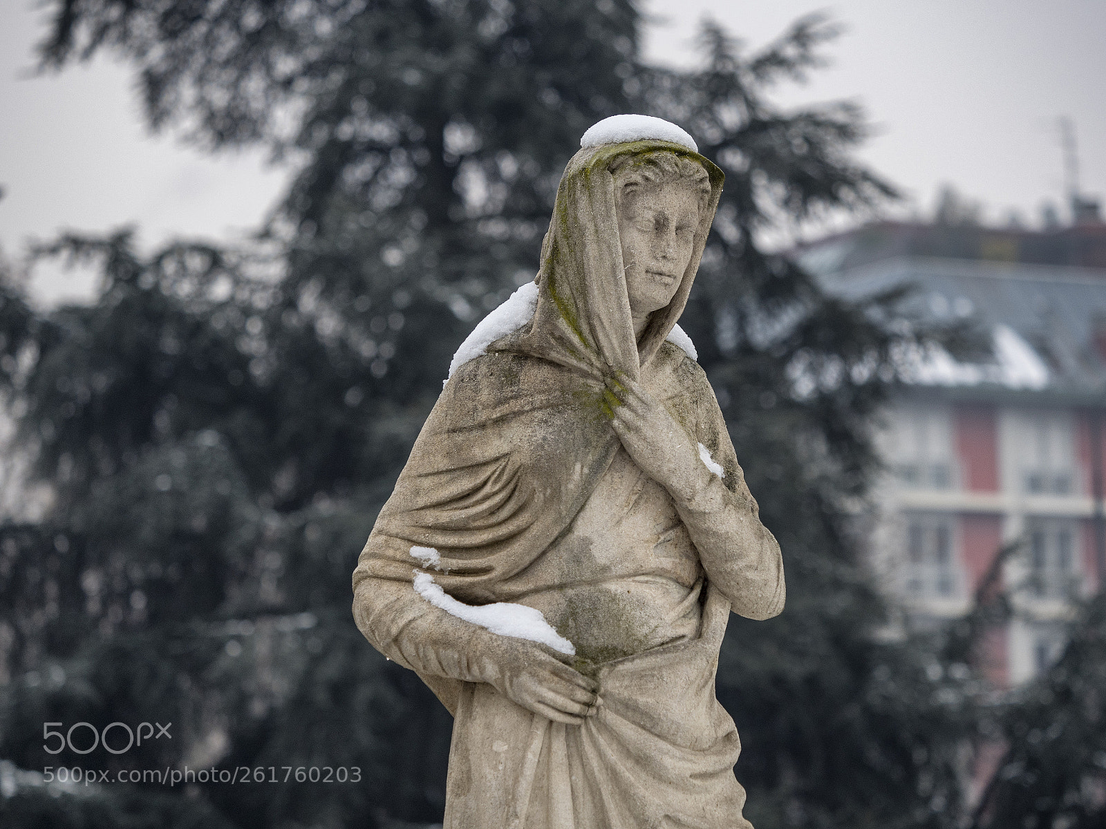 Olympus OM-D E-M5 II sample photo. Snowing in citylife, milan photography