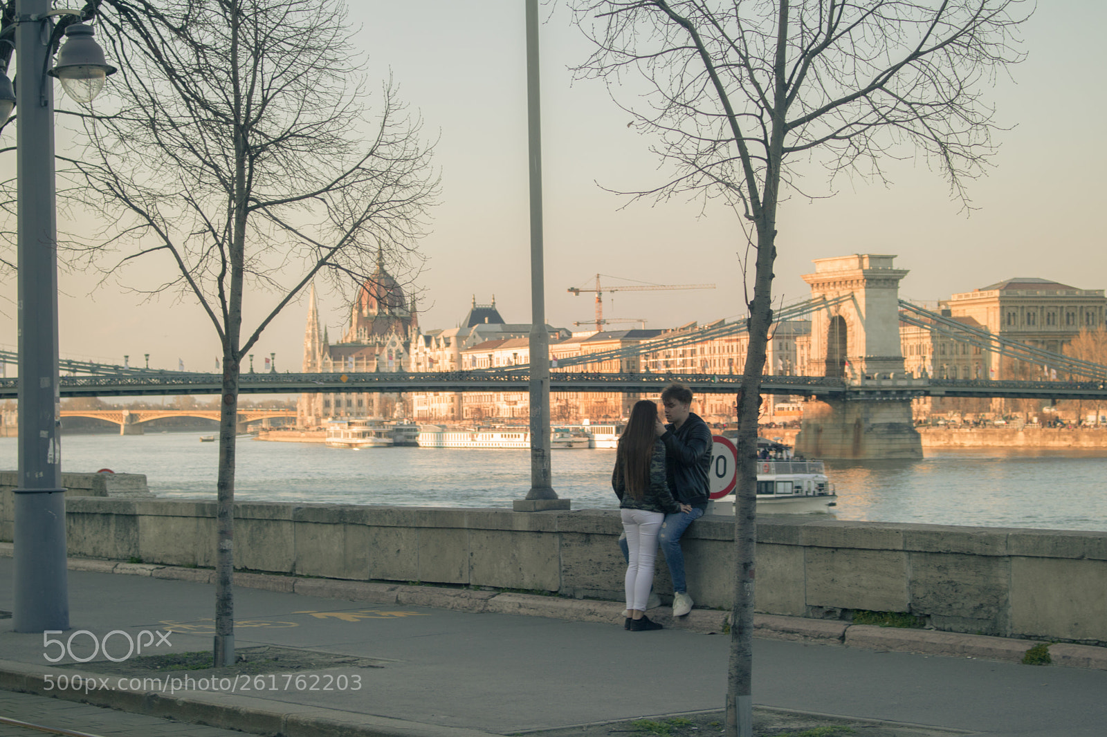 Canon EOS 750D (EOS Rebel T6i / EOS Kiss X8i) sample photo. Lovers, golden hour, budapest photography