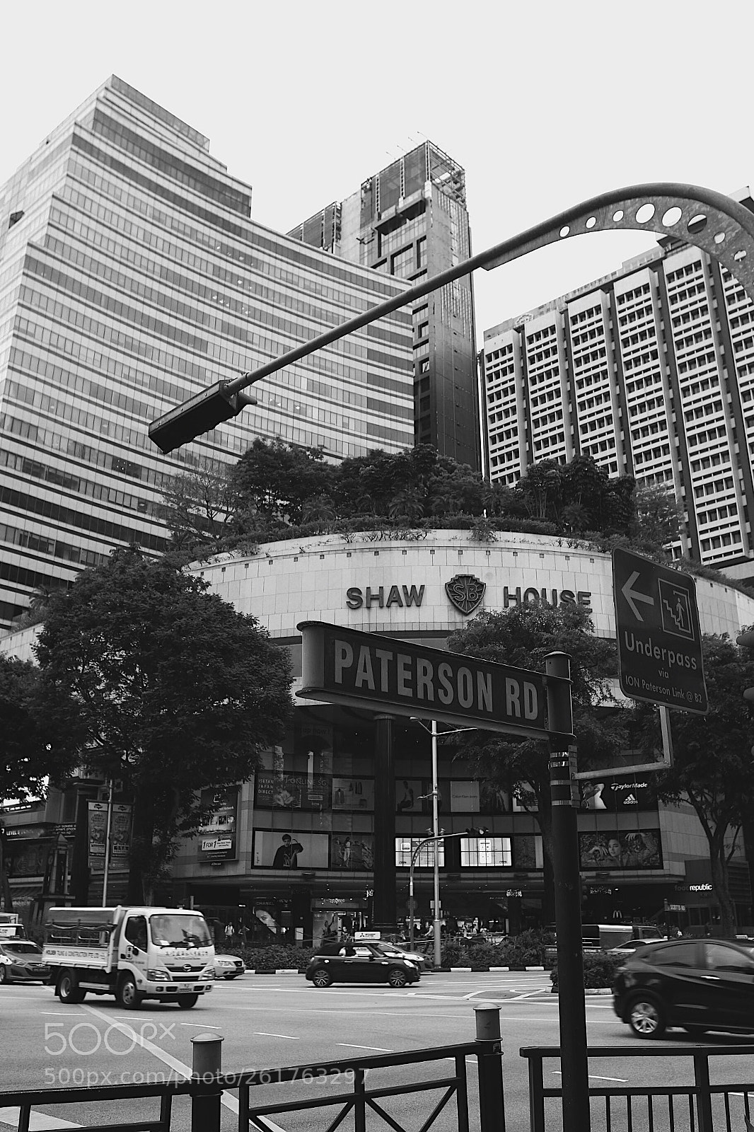 Canon EOS 7D Mark II sample photo. Crossing road photography
