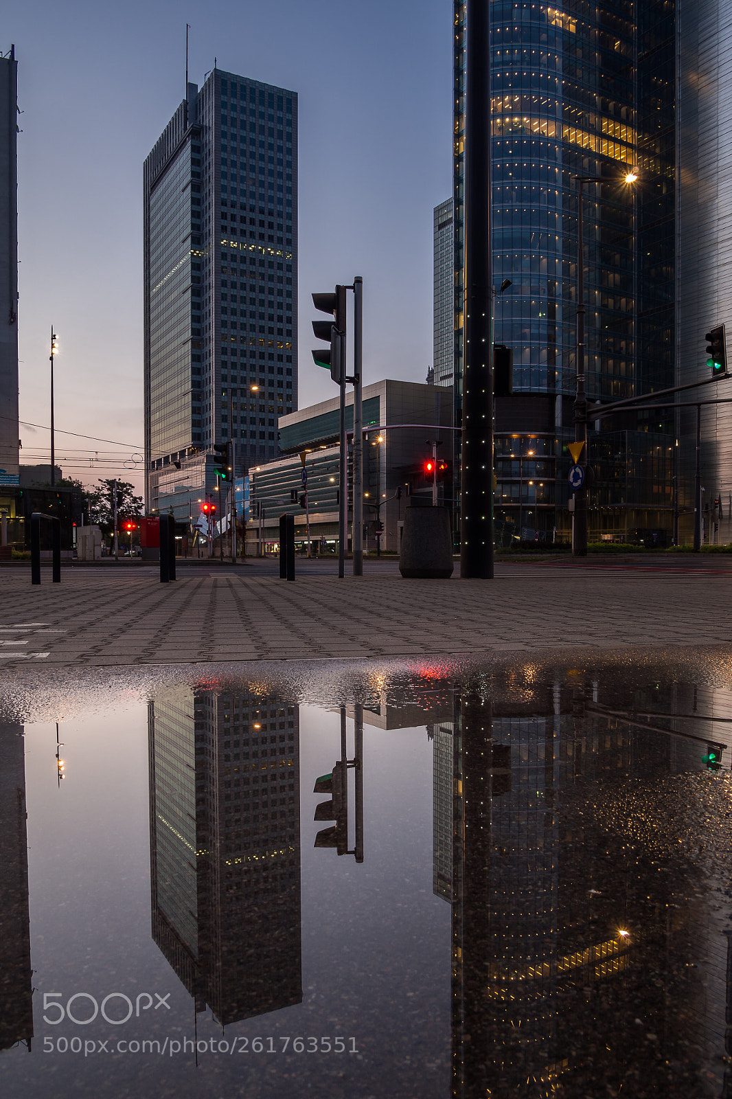 Olympus OM-D E-M10 II sample photo. City’s reflection photography