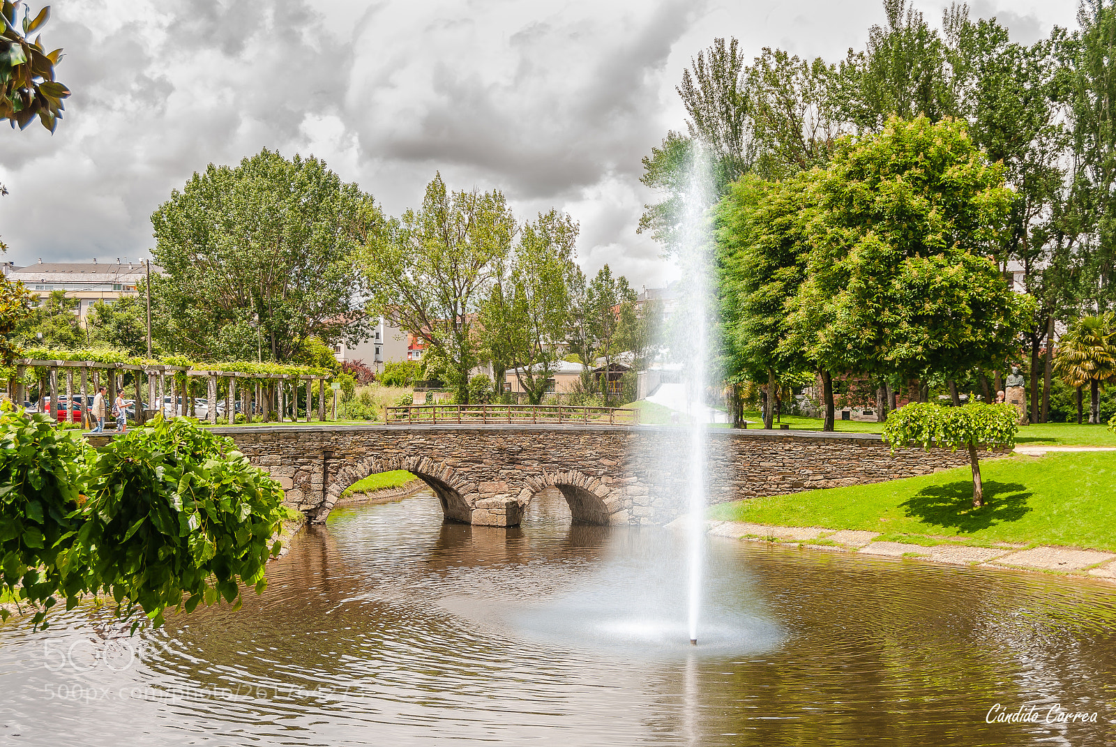 Nikon D3000 sample photo. La fuente del parque photography